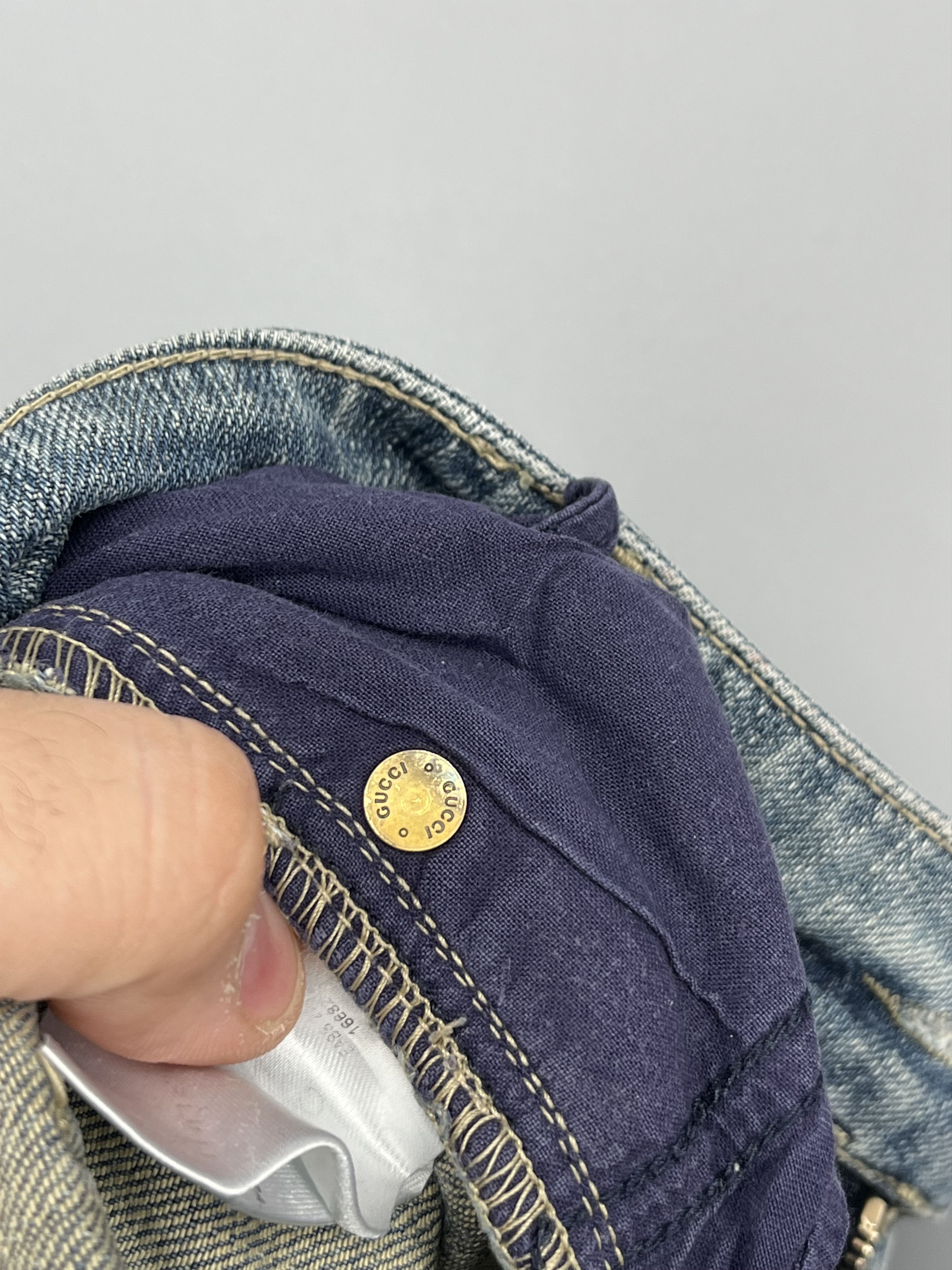 Gucci Gucci Vintage Light Wash Flared Jeans with Web Logo Patch Size 26" / US 2 / IT 38 - 21 Thumbnail