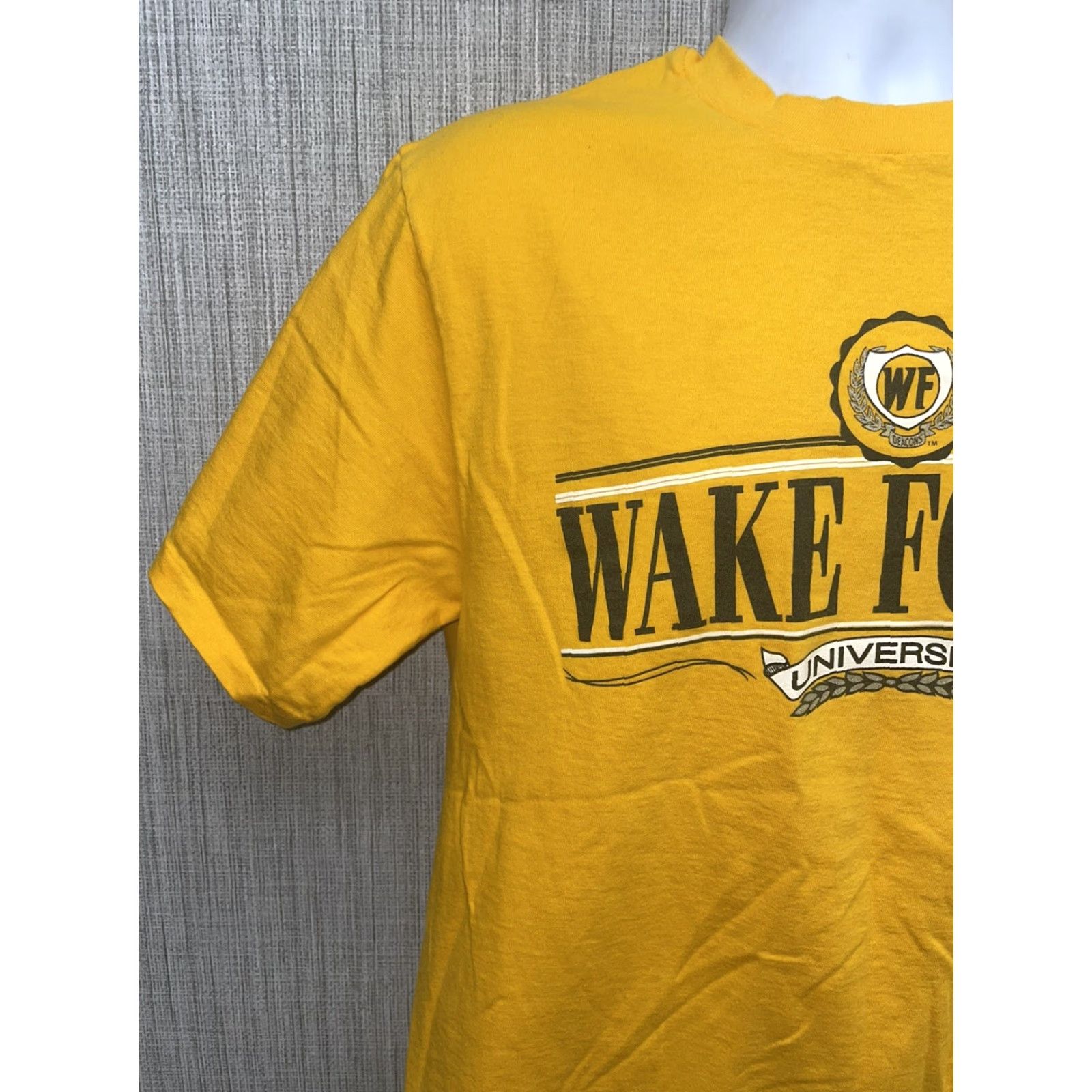 Vintage WAKE FOREST The Cotton Exchange Yellow Graphic T-Shirt USA Mens L Cotton Shirt Size US L / EU 52-54 / 3 - 5 Thumbnail