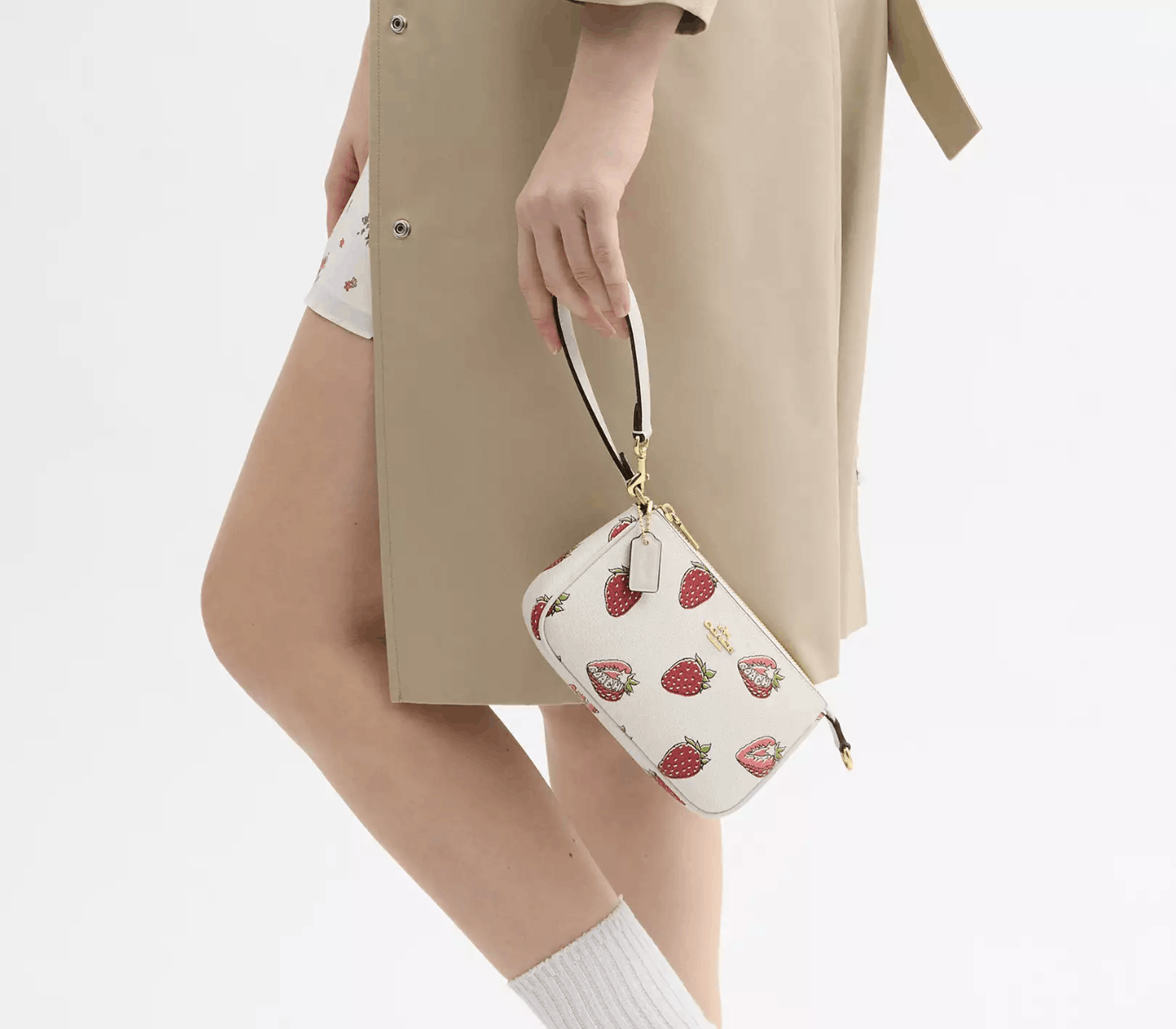 Coach NWT Coach Nolita 19 With Strawberry Print CAL25 Size ONE SIZE - 8 Thumbnail