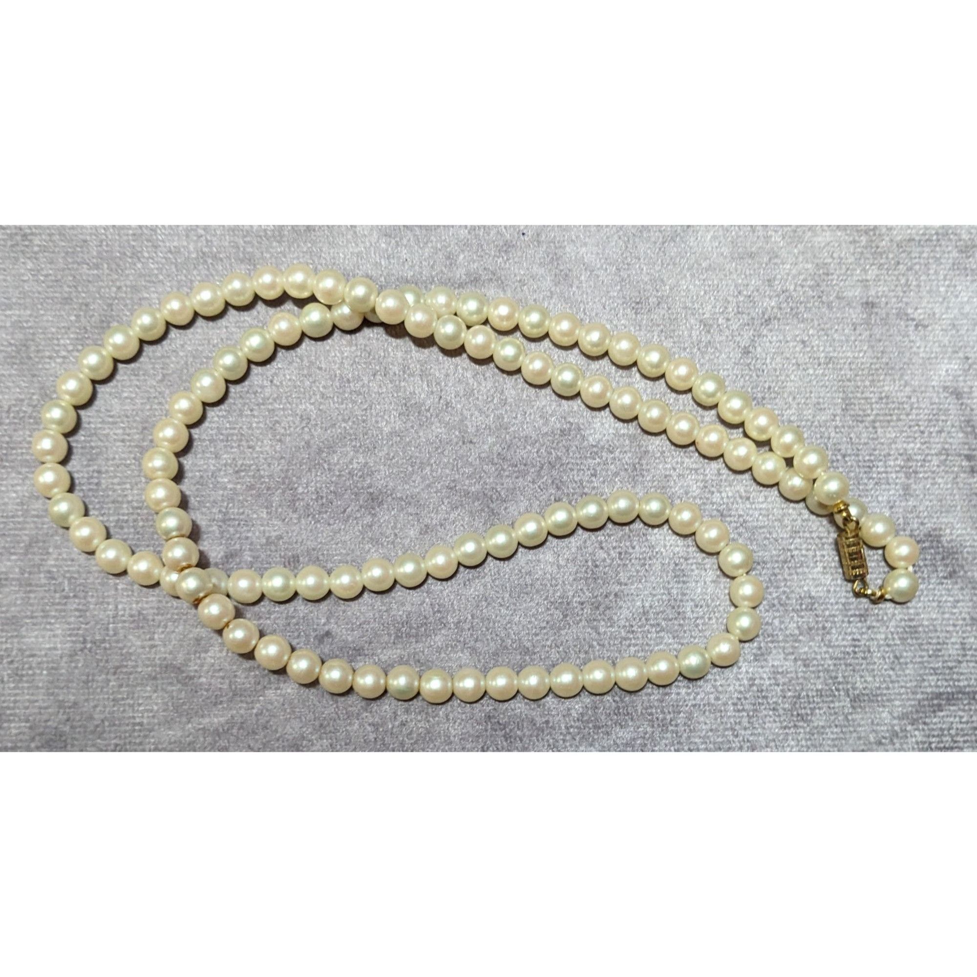 Other Vintage Simple Faux Pearl Necklace With Gold Tone Barrel Cla Size ONE SIZE - 8 Thumbnail