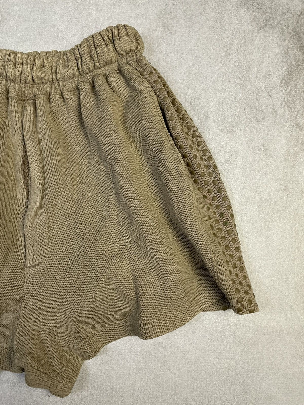 Issey Miyake 1980s Issey Miyake Men Brush Tag Rubber Dots Sweat Shorts Size US 30 / EU 46 - 3 Thumbnail