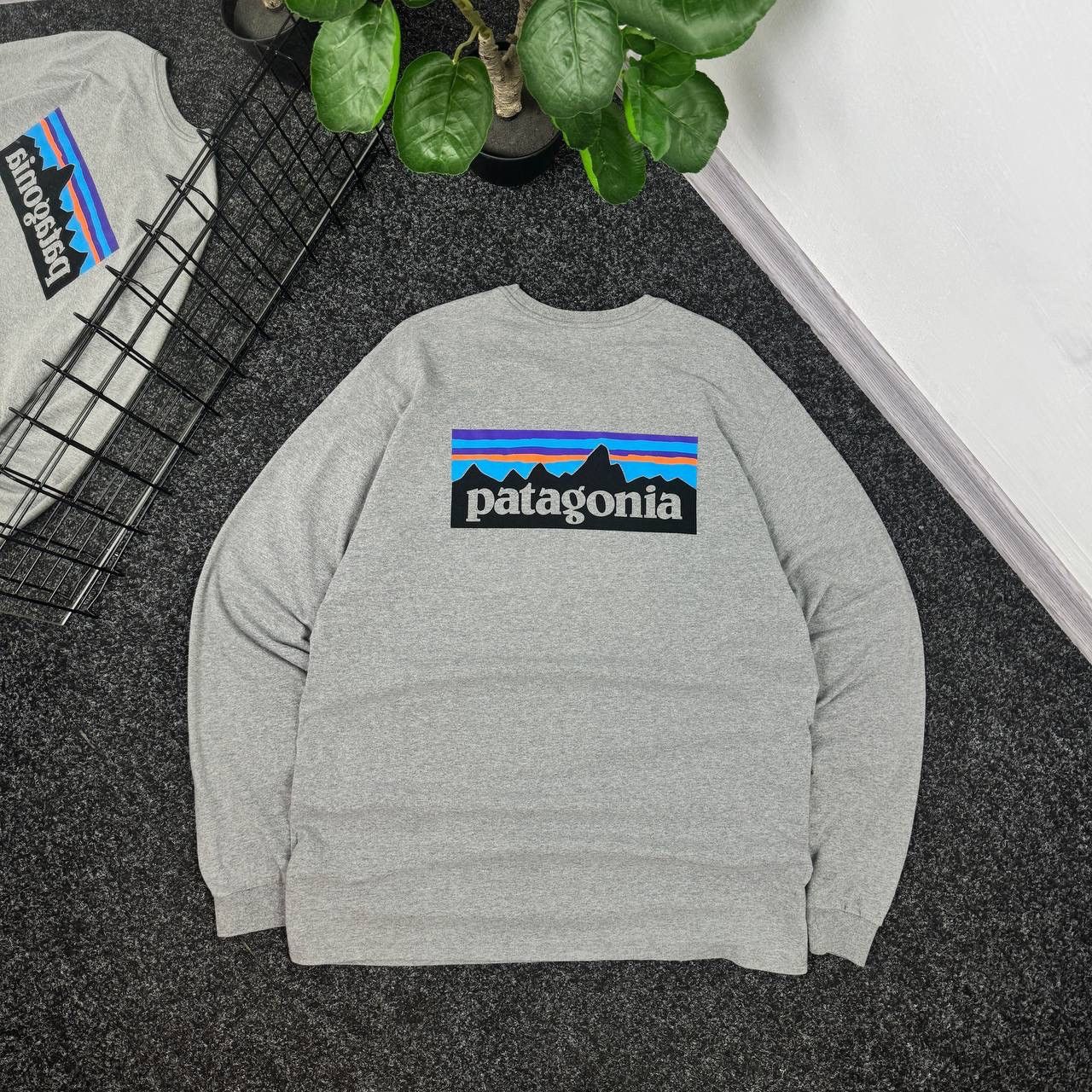 Patagonia Patagonia big logo Gorpcore style longsleeve techwear y2k Size US XL / EU 56 / 4 - 1 Thumbnail