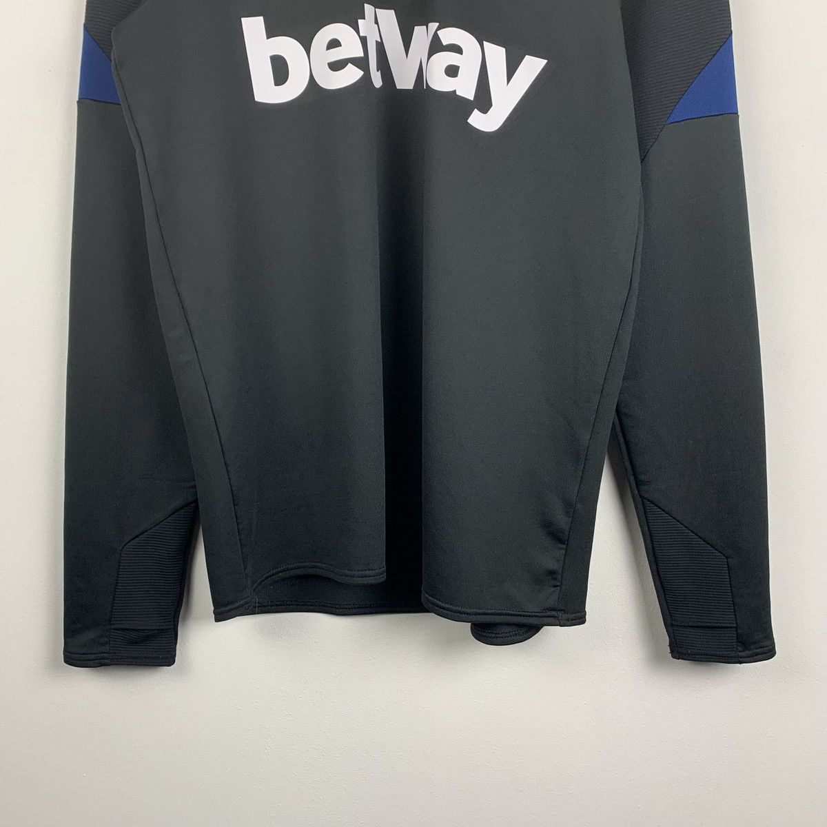 Umbro Umbro West Ham United London Soccer Football Jersey Size M Size US M / EU 48-50 / 2 - 3 Thumbnail