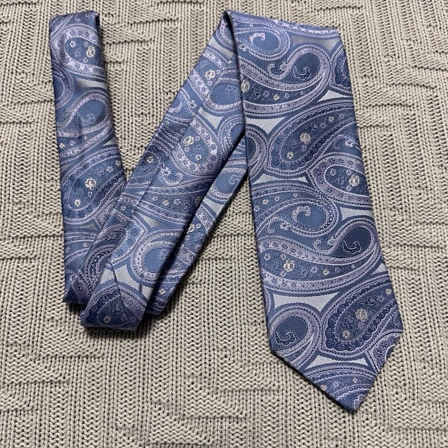 Hart Schaffner Marx purple paisley silk tie