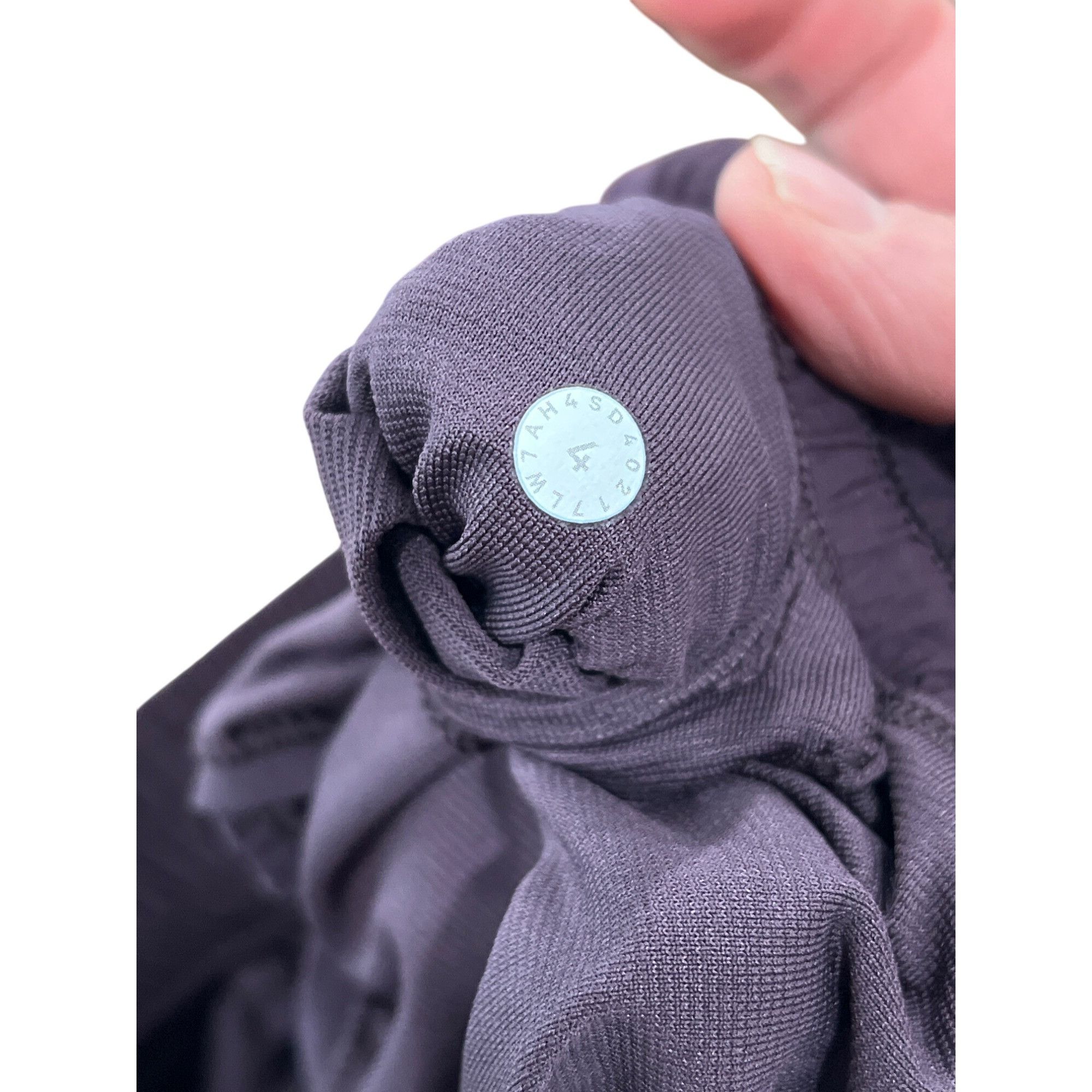 Lululemon Lululemon Seek The Heat Short II (2.5") Size 4 Black Currant Size 27" / US 4 / IT 40 - 5 Thumbnail