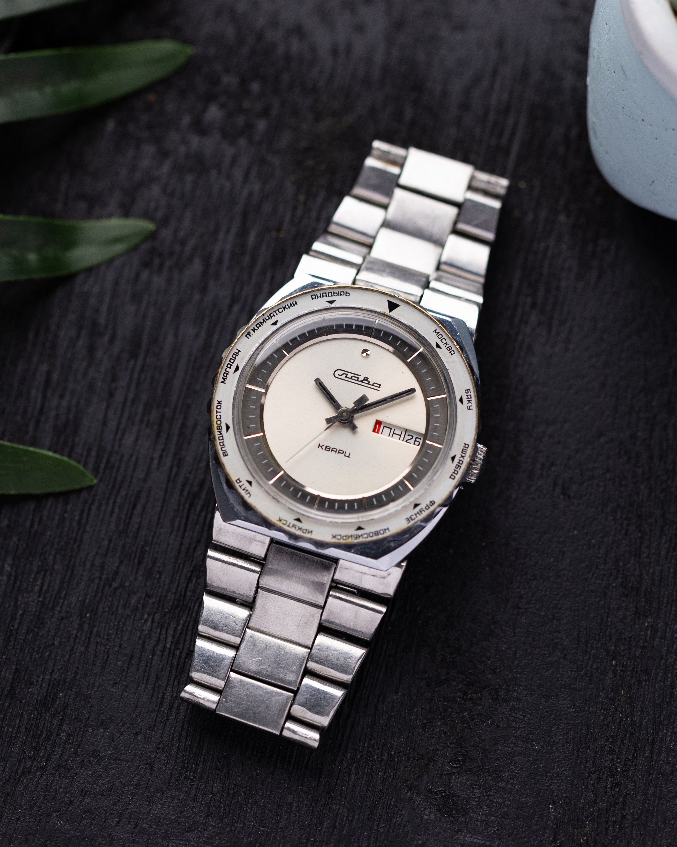Other Slava Vintage Soviet Quartz Watch Day/date from 1980's Size 40 - 3 Thumbnail