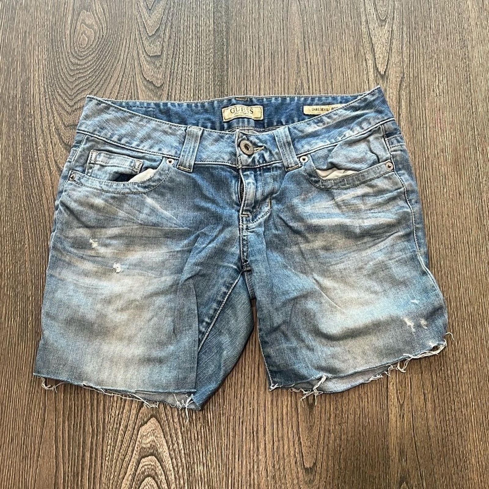 Guess Guess Daredevil Boot Cutoff Shorts Light Wash Denim Size 27 Size 27" / US 4 / IT 40 - 1 Thumbnail