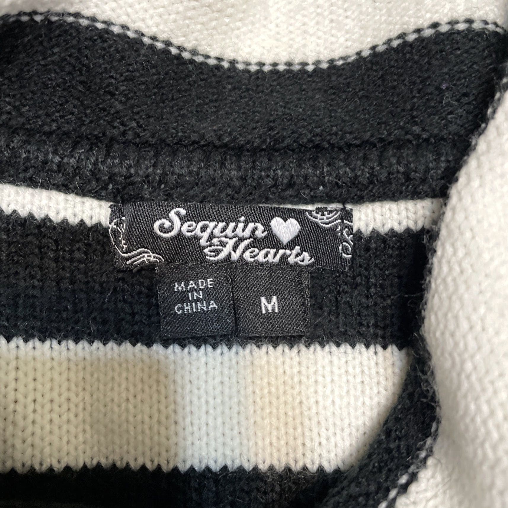 Vintage VINTAGE Sequin Hearts Women's Sweater Dress M Black Striped Knee Length 3/4 Sleeve Size M / US 6-8 / IT 42-44 - 2 Thumbnail