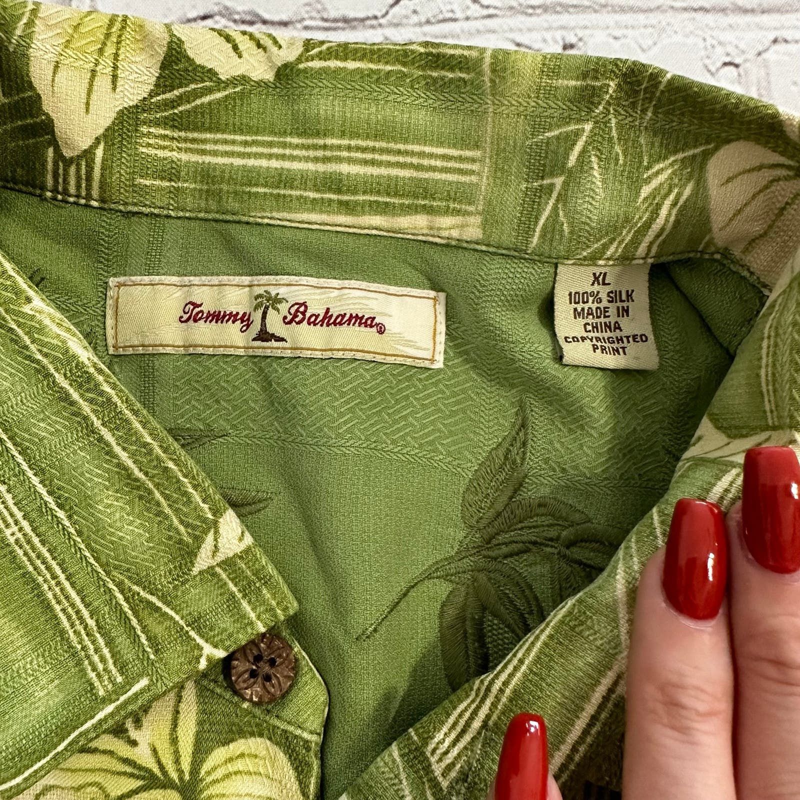 Tommy Bahama Tommy Bahama button-down short sleeve Shirt 100% silk Size US XL / EU 56 / 4 - 4 Thumbnail
