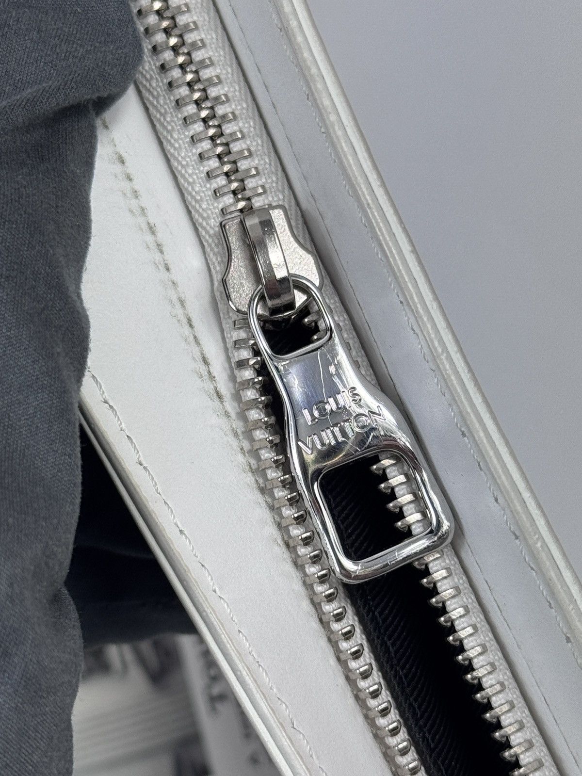 Louis Vuitton TOURIST VS. PURIST 2021 NEWSPAPER CLUTCH Size ONE SIZE - 7 Thumbnail