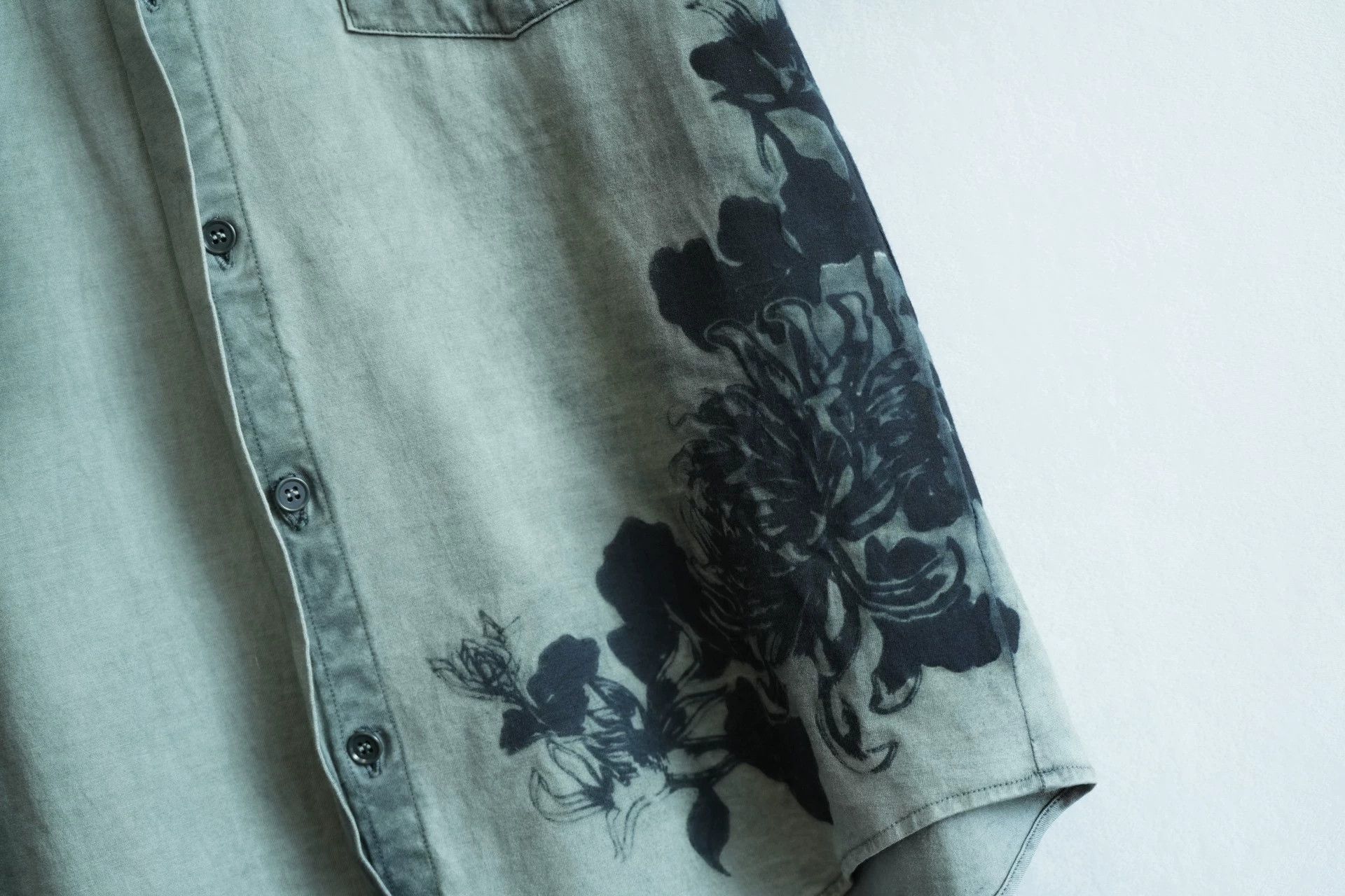 Yohji Yamamoto Yohji Yamamoto Y's Dye Floral Short Sleeve Shirt Size 4 Size US XL / EU 56 / 4 - 4 Thumbnail