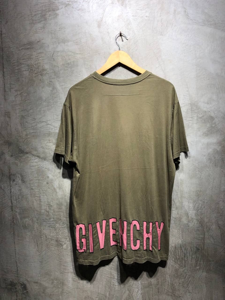 Givenchy Givenchy Silk Embroidered Hem Logo tee Size US L / EU 52-54 / 3 - 3 Thumbnail