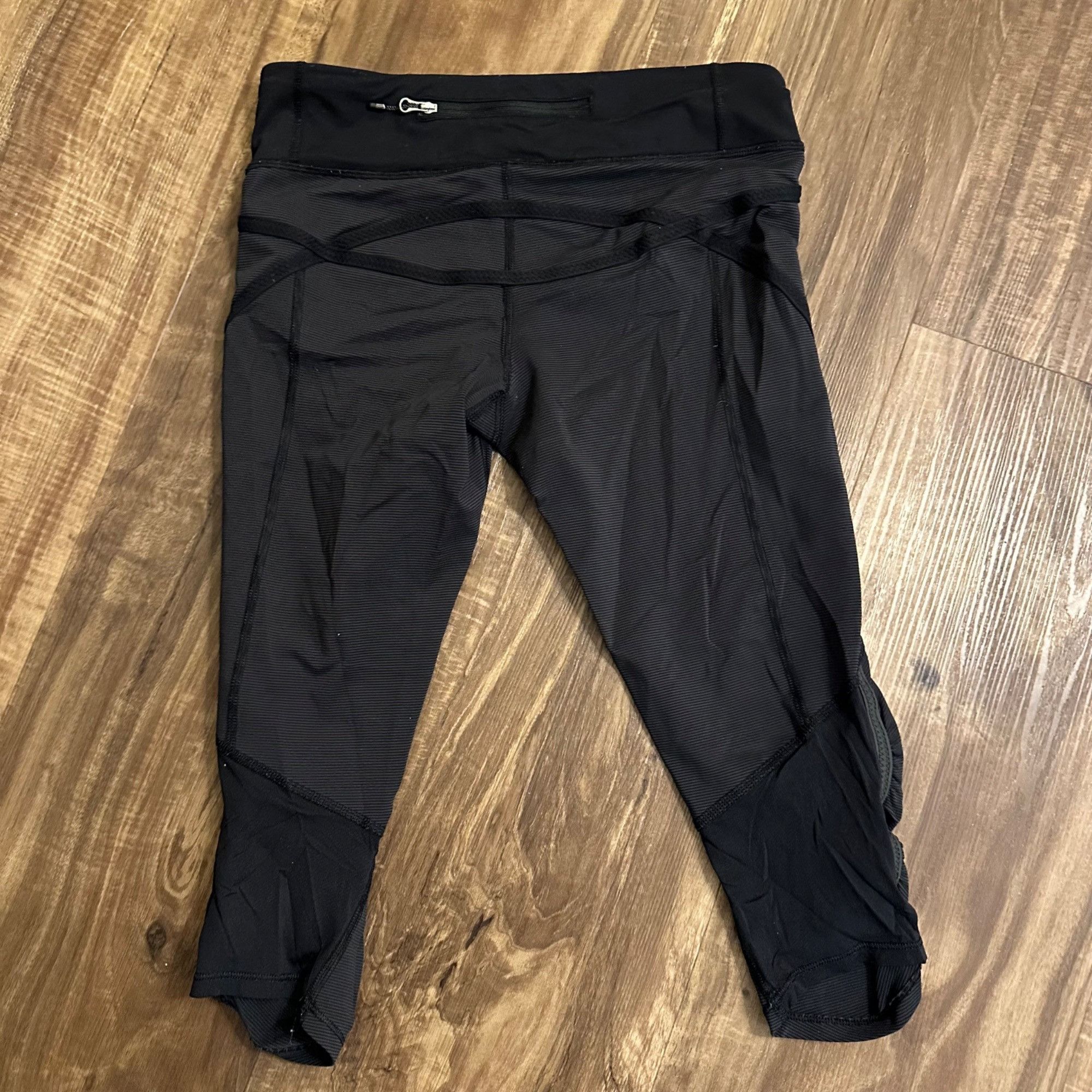 Lululemon Lululemon Run Pace Crop black/gray striped ruched sides acti Size 28" / US 6 / IT 42 - 5 Thumbnail