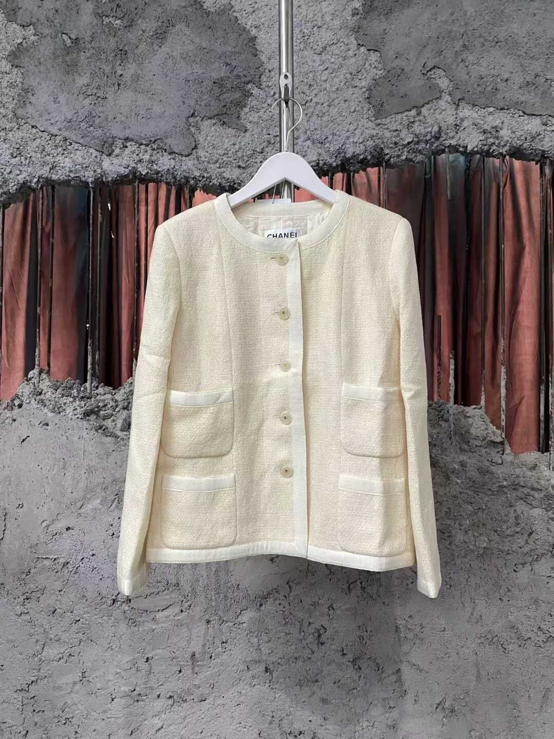 Chanel vintage chanel cream button-up coat Size M / US 6-8 / IT 42-44 - 1 Thumbnail