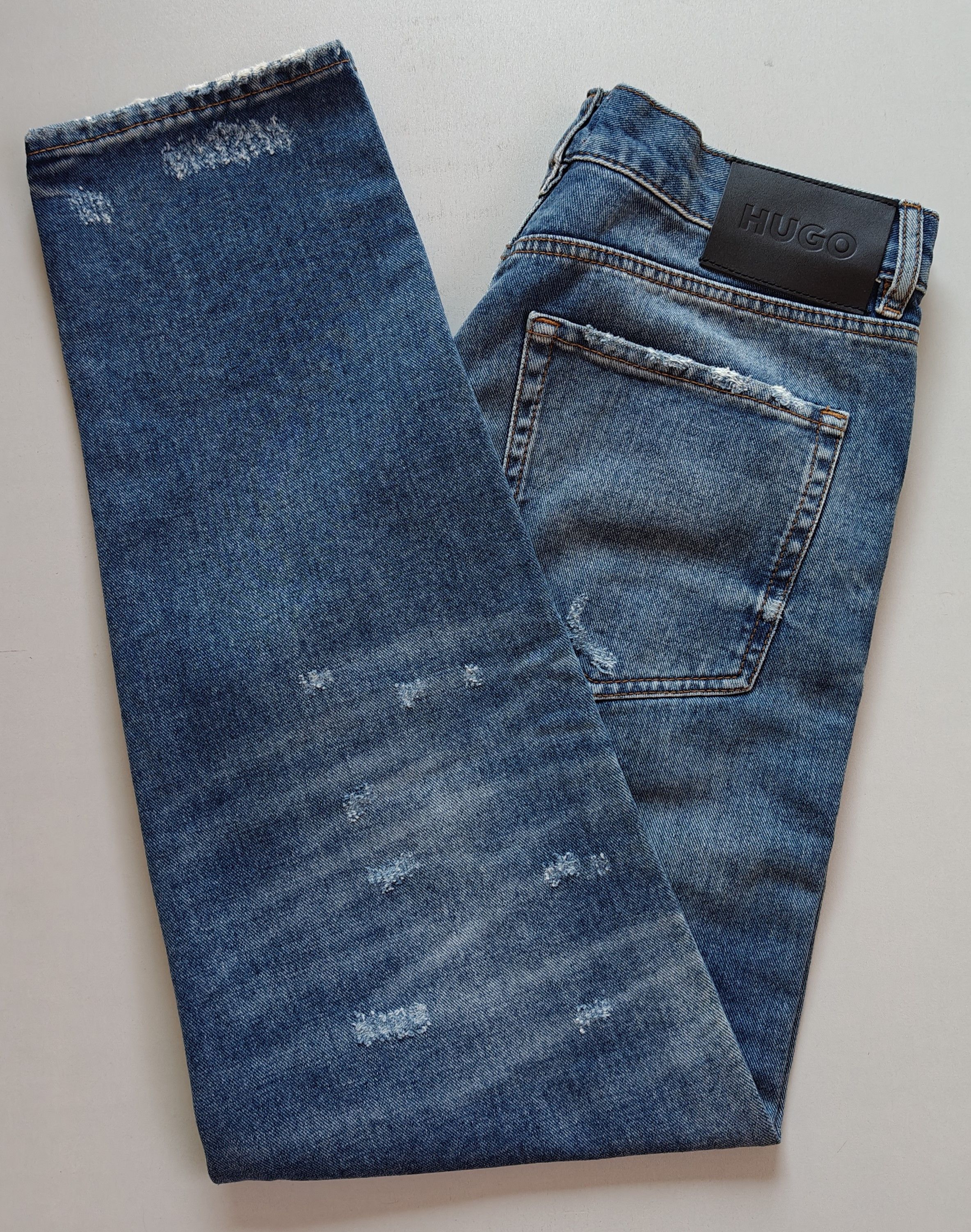 Hugo HUGO Relaxed Tapered Fit men's Jeans Free Shipping T/6077 Size US 30 / EU 46 - 4 Thumbnail