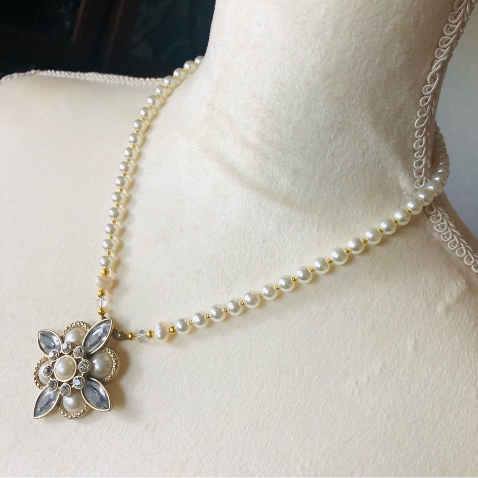 Handmade Handcrafted repurpose elegant stone and Pearl necklace Size ONE SIZE - 4 Thumbnail