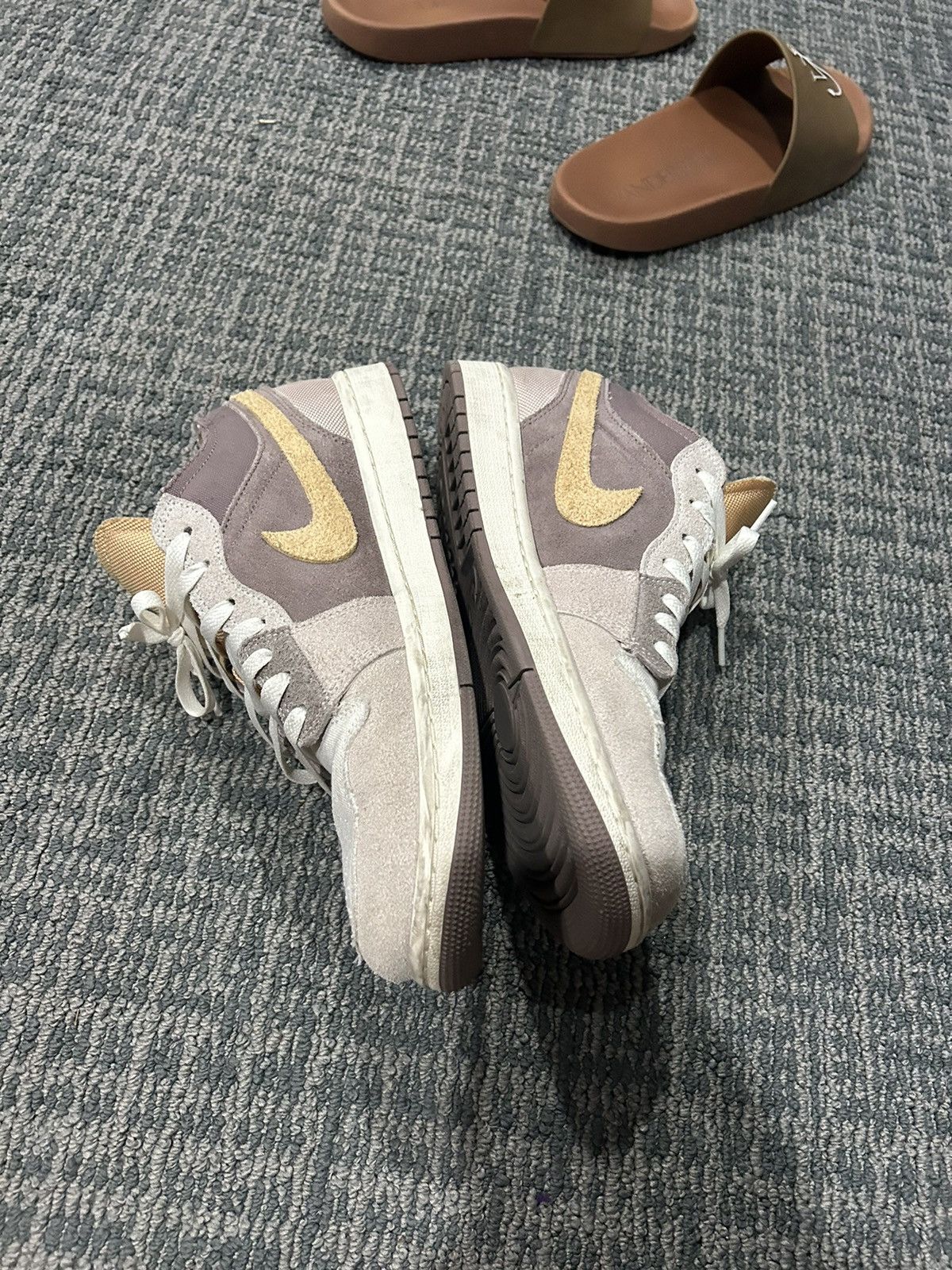 Jordan Brand × Nike Jordan 1 low SE craft Size US 10 / EU 43 - 3 Thumbnail