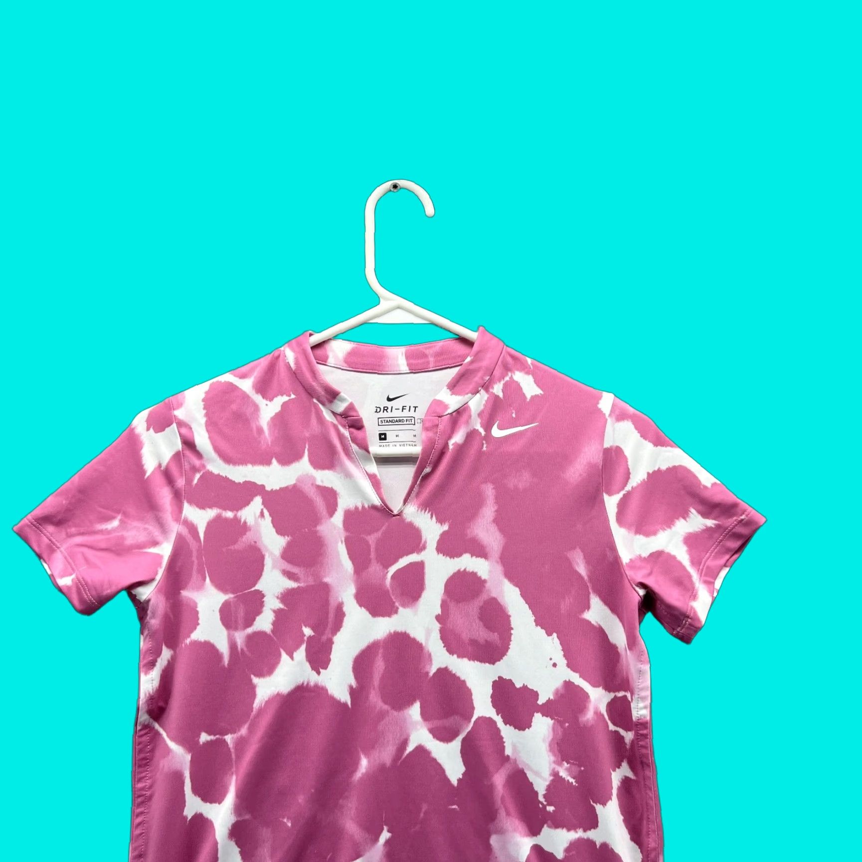 Nike Nike Shirt Women Medium Pink Dri Fit Short Sleeve V-Neck Pullover Regular Fit Nike Shirt Ladies Medium Pink All Seasons Casual Size M / US 6-8 / IT 42-44 - 1 Thumbnail