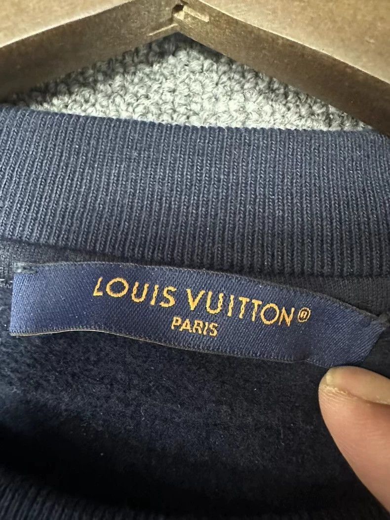Louis Vuitton Louis Vuitton Flocked Letter Sweatshirt XL Size US XL / EU 56 / 4 - 3 Thumbnail