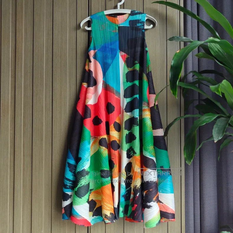 Issey Miyake Issey Miyake Watermelon Ink Wash Pleated Dress Size S / US 4 / IT 40 - 1 Thumbnail