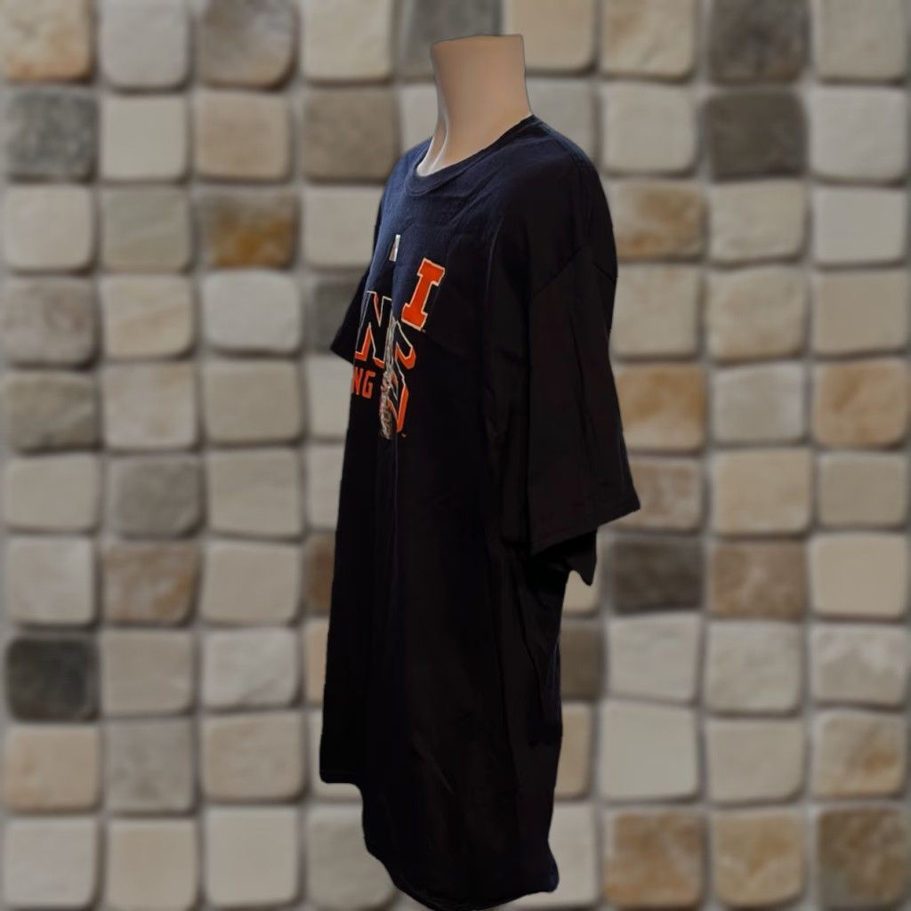 Hanes University Of Illinois Fighting Illini Shirt Men XL Navy Blue Short Sleeve Hanes Crew Neck T-Shirt Size US XL / EU 56 / 4 - 1 Thumbnail