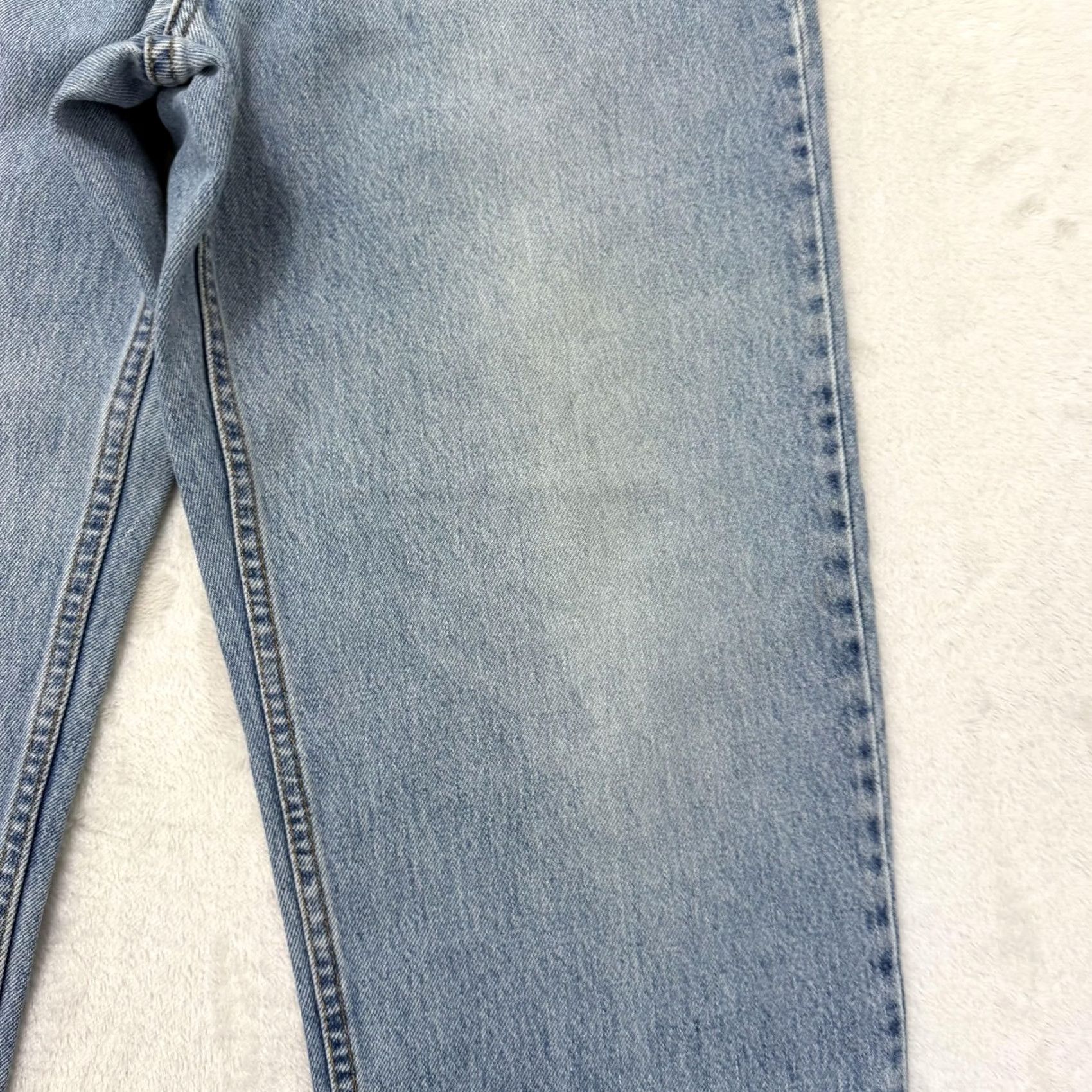 Levi's VINTAGE Levis 550 Jeans Mens 36x30 Blue Light Wash Relaxed Tapered Leg Denim Size US 36 / EU 52 - 4 Thumbnail
