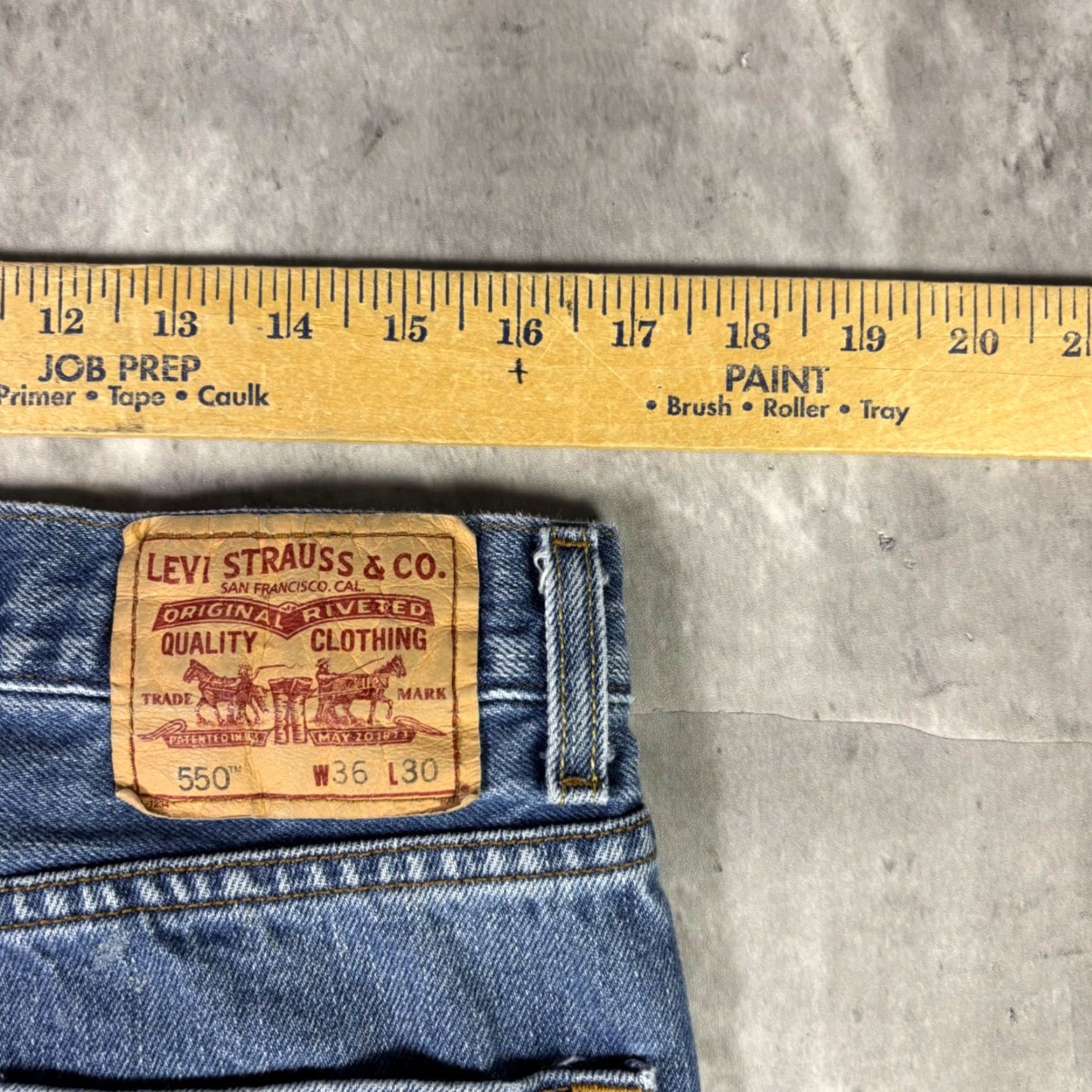 Levi's VINTAGE Levi's 550 Jeans Mens 34x30 Blue Denim Medium Wash Relaxed Fit Tapered Leg 5-Pocket Denim Size US 34 / EU 50 - 4 Thumbnail