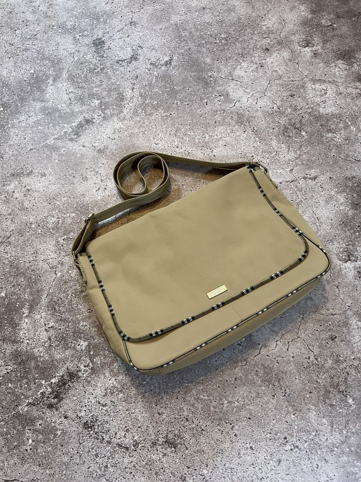 Burberry Burberry Bag Vintage Nova Check London Casual Streetwear Y2k Size ONE SIZE - 1 Thumbnail