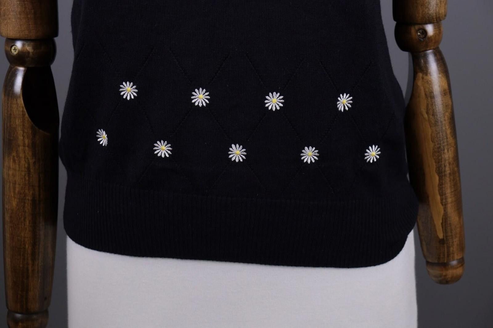 Escada Vintage Escada Black Floral Wool Knit Vest Sweater Size 40 Size M / US 6-8 / IT 42-44 - 3 Thumbnail