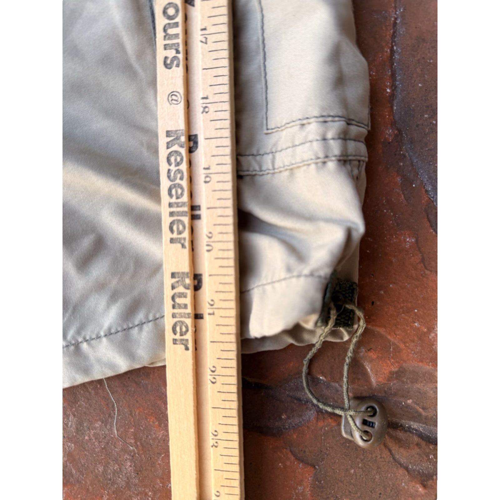Vintage VINTAGE Wise Guy Skate Baggy Cargo Shorts M Mens Beige Cotton Canvas 90s Grunge Skater Hip Hop Pockets Zipper Button Relaxed Inseam 10in Size US 31 - 7 Thumbnail