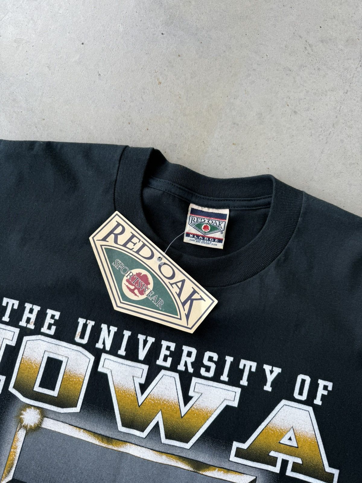 NCAA × Vintage Vintage 90s University of Iowa Hawkeyes T-Shirt Size US XL / EU 56 / 4 - 5 Thumbnail