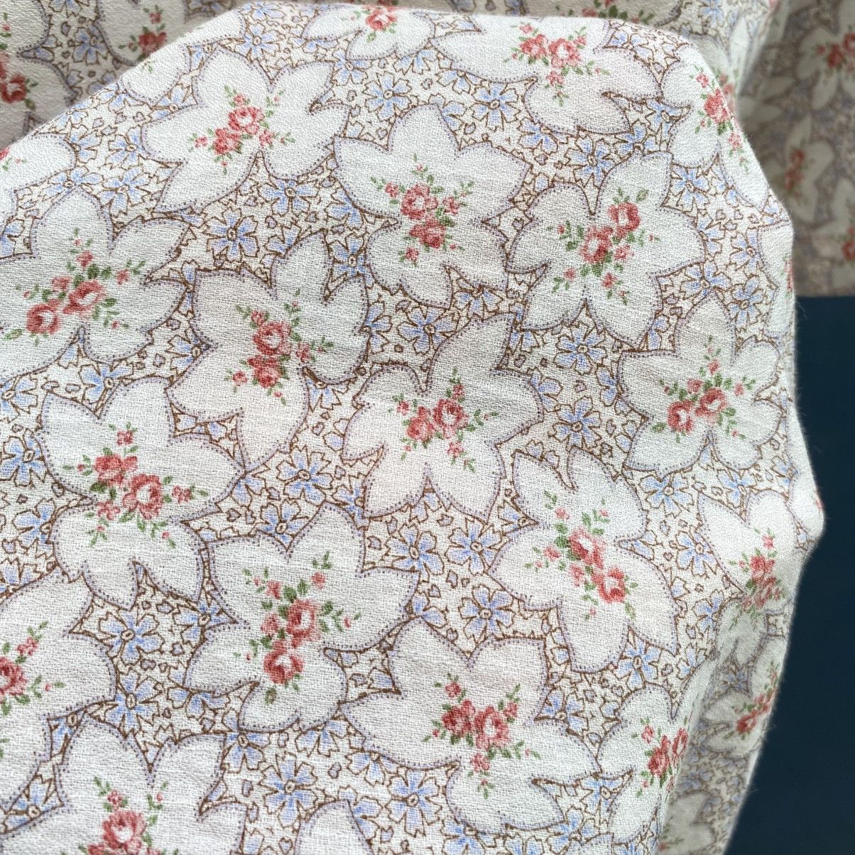 Frapbois FRAPBOIS Cream Floral Peter Pan Blouse Size M / US 6-8 / IT 42-44 - 15 Thumbnail