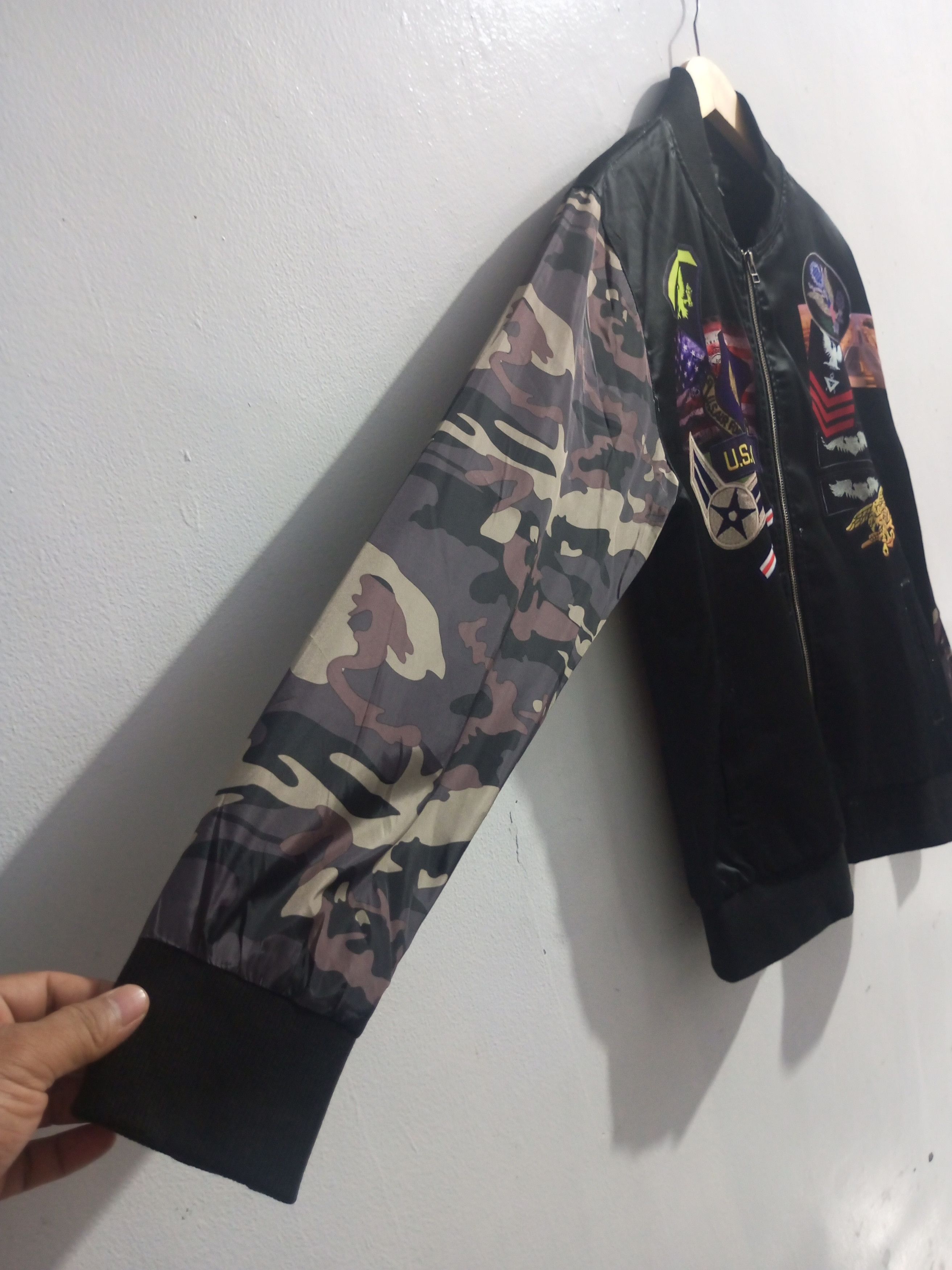20471120 In the attic military camo bombers jacket Size US L / EU 52-54 / 3 - 4 Thumbnail