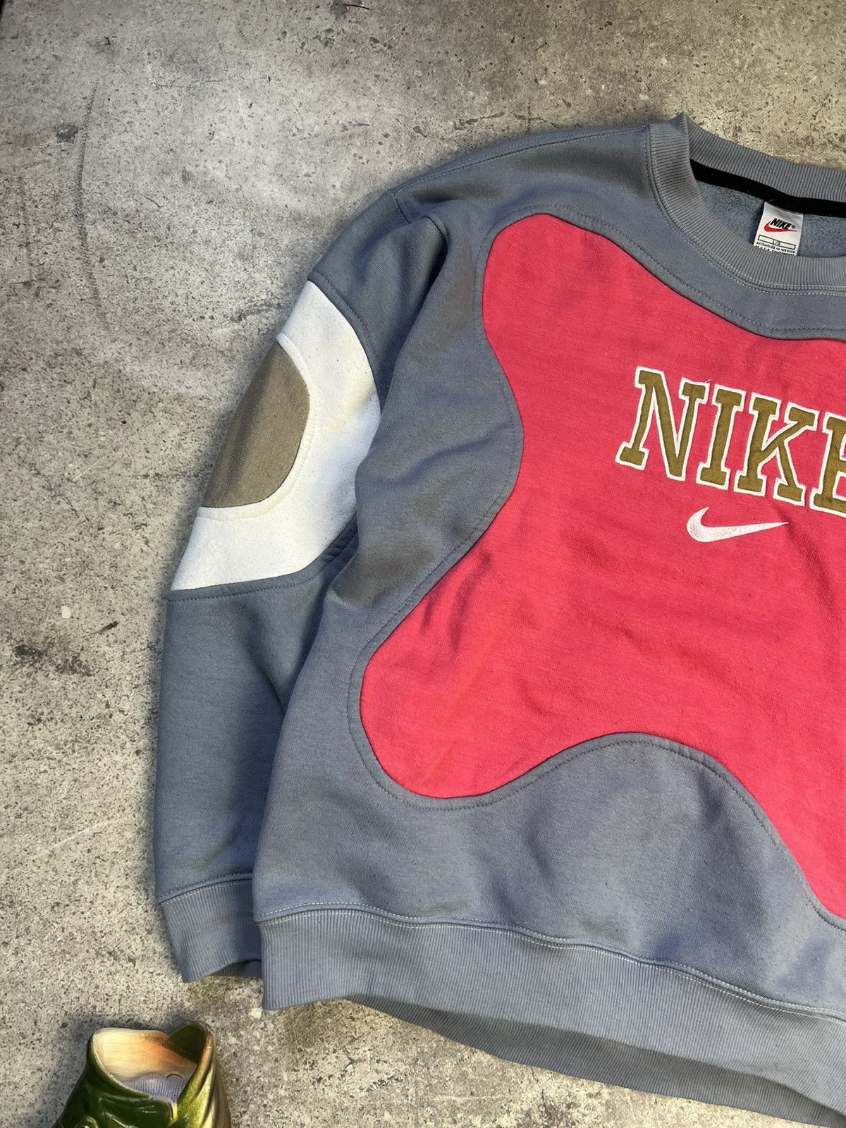 Nike Swoosh Nike Vintage Sweatshirt Y2K Style Oversized Baggy Size US L / EU 52-54 / 3 - 4 Thumbnail