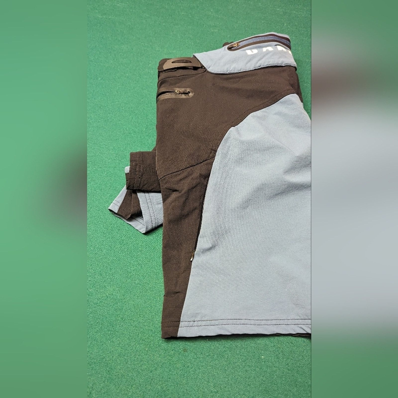 Oakley Oakley mountain bike shorts, men's small, 9 inch inseam Size US 30 / EU 46 - 2 Thumbnail