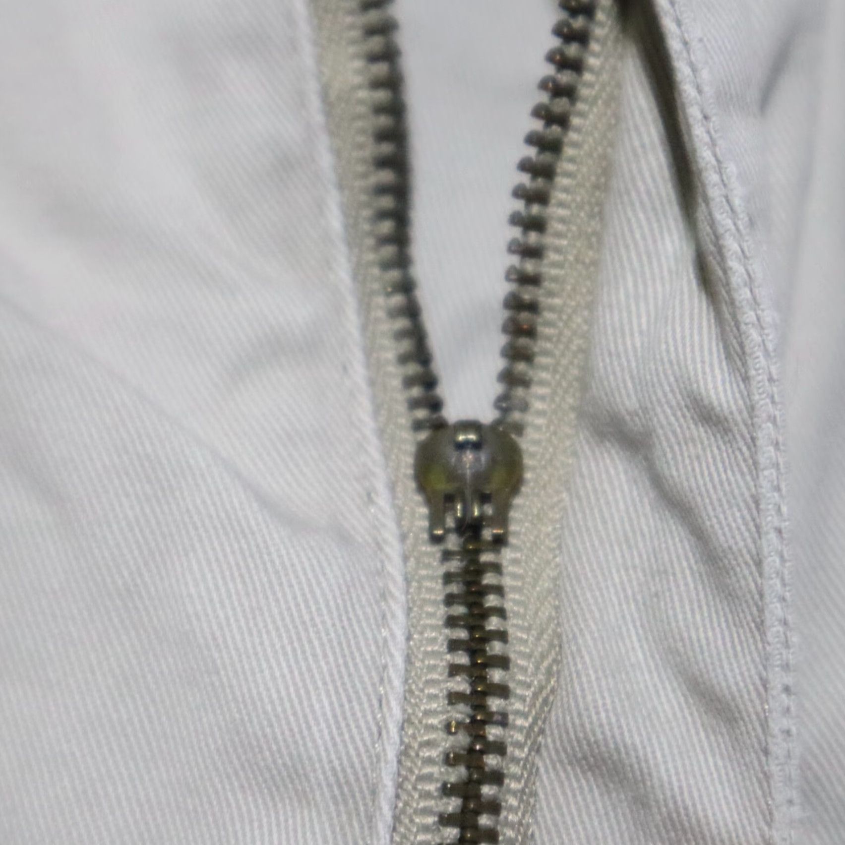 Vintage Greg Norman Shorts Chino Men 36 Beige Pleated Front Pockets Cargo Pocket Vintage: No Size US 36 / EU 52 - 2 Thumbnail