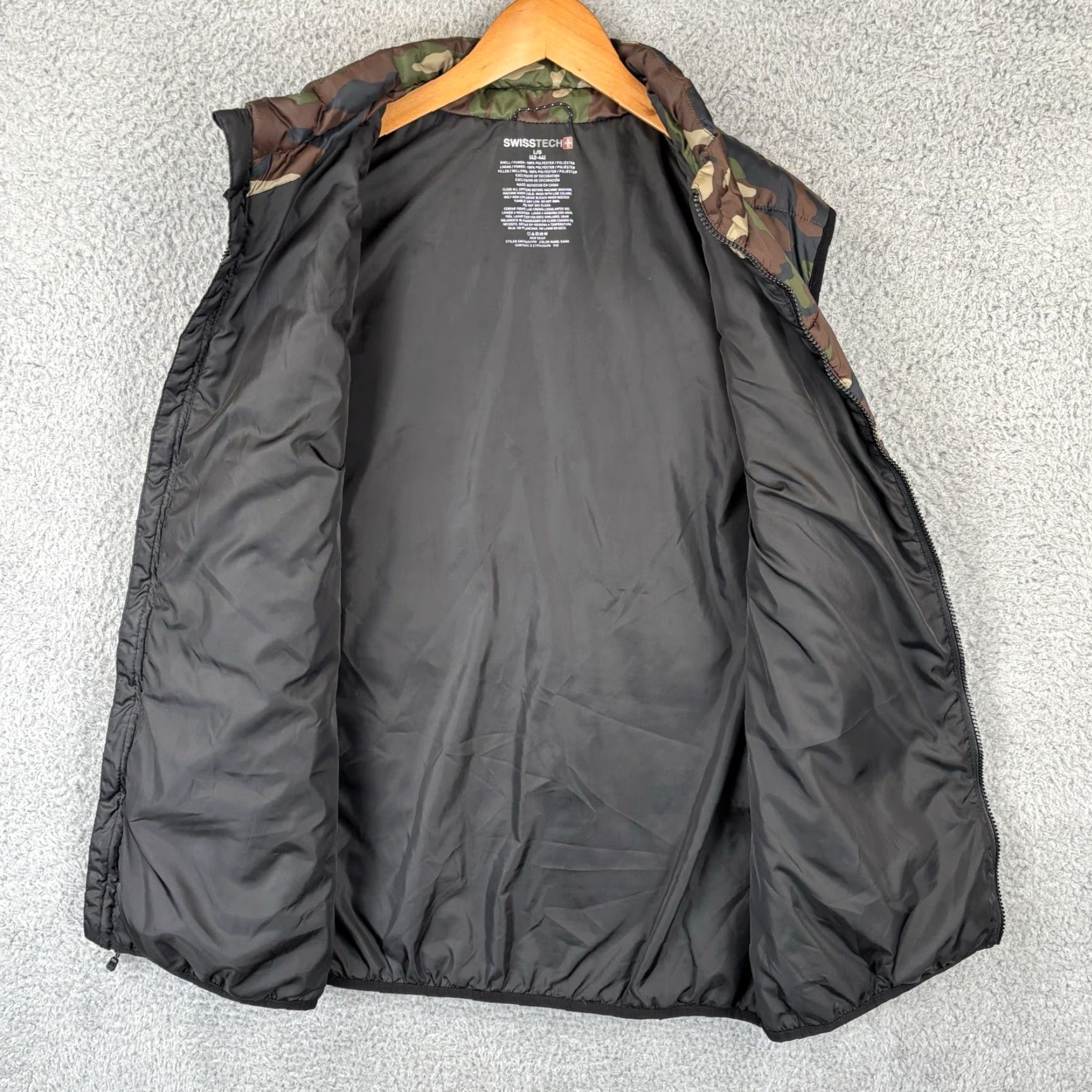 Vintage Swiss Tech Puffer Vest Mens Large Camouflage Full Zip Hunting Outdoor Pockets Vest Mens L Camouflage Full Zip Outdoor Puffer Jacket Style Outdoor Mens Size US L / EU 52-54 / 3 - 3 Thumbnail