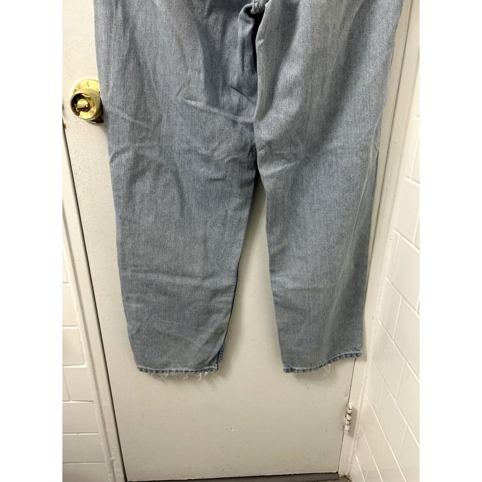Levi's VINTAGE Levi's 560 Comfort Fit Jeans Mens 33x31 Light Blue Tapered Leg Denim Jeans 560 Levi's Men blue light wash 560s Mens Jeans Size US 33 - 3 Thumbnail