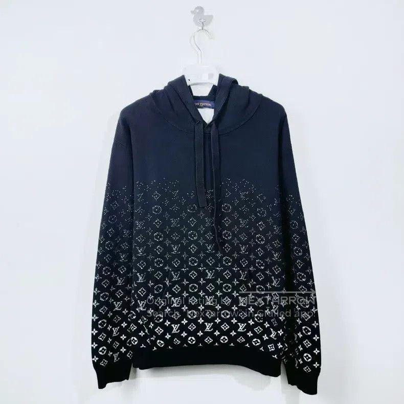 Louis Vuitton Louis Vuitton size 4l Monogram Full Logo Gradient Knit Hood Size US M / EU 48-50 / 2 - 1 Thumbnail