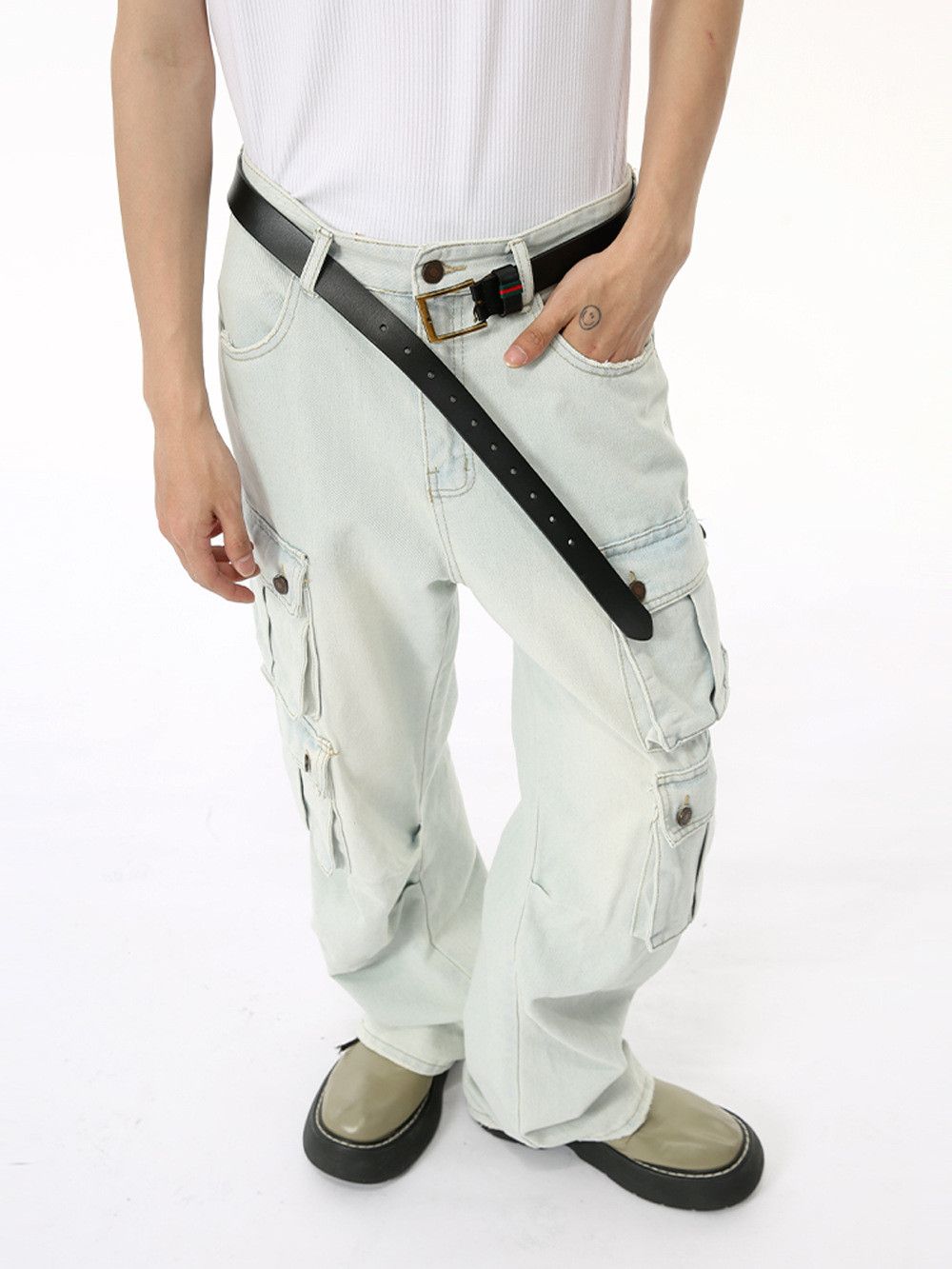 Japanese Brand Men's American-style light wash multi-pocket cargo jeans Size US 32 / EU 48 - 4 Thumbnail