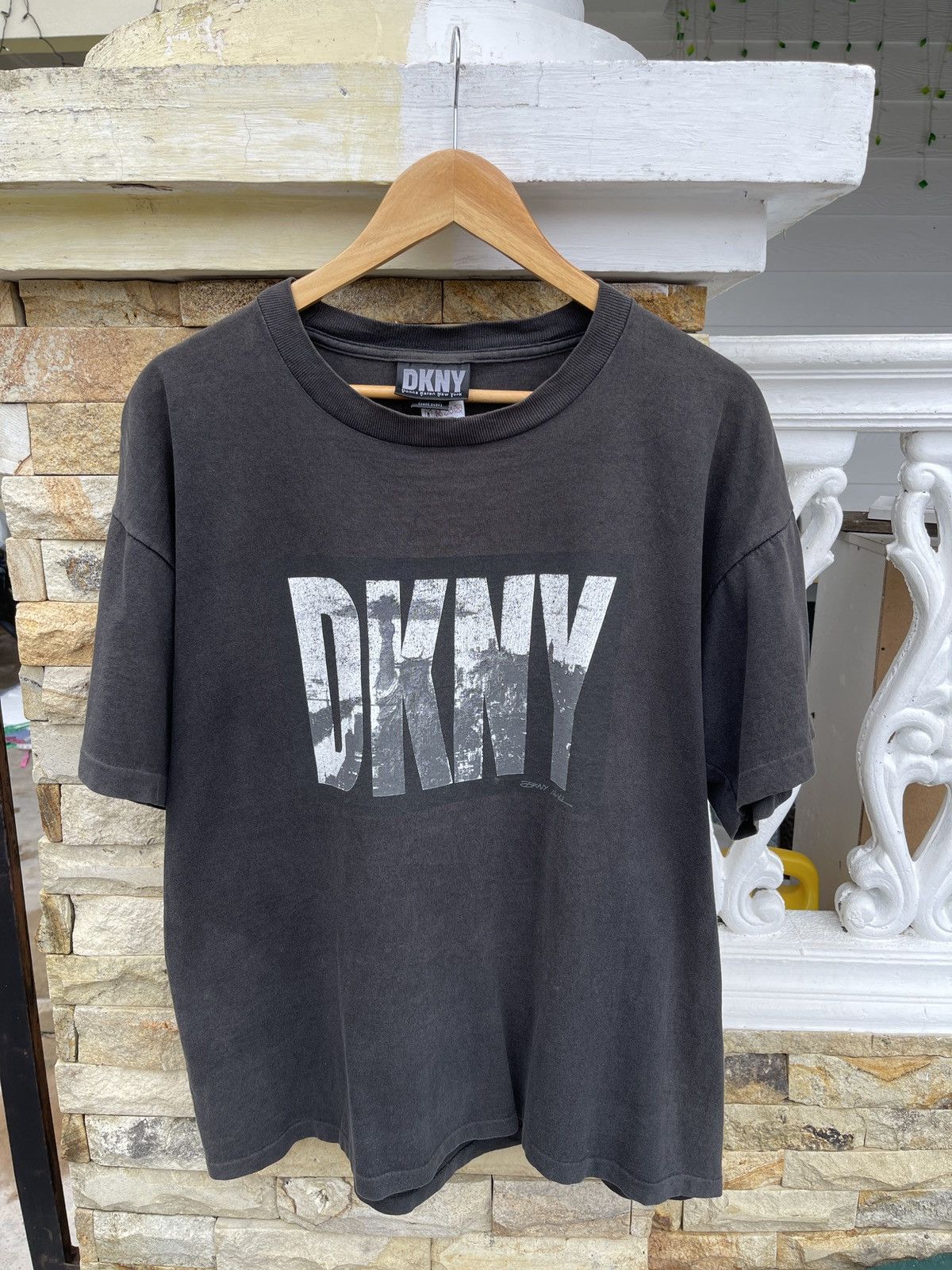 Last Drop🔥Rare🔥Vintage SUN FADED DKNY T Shirt