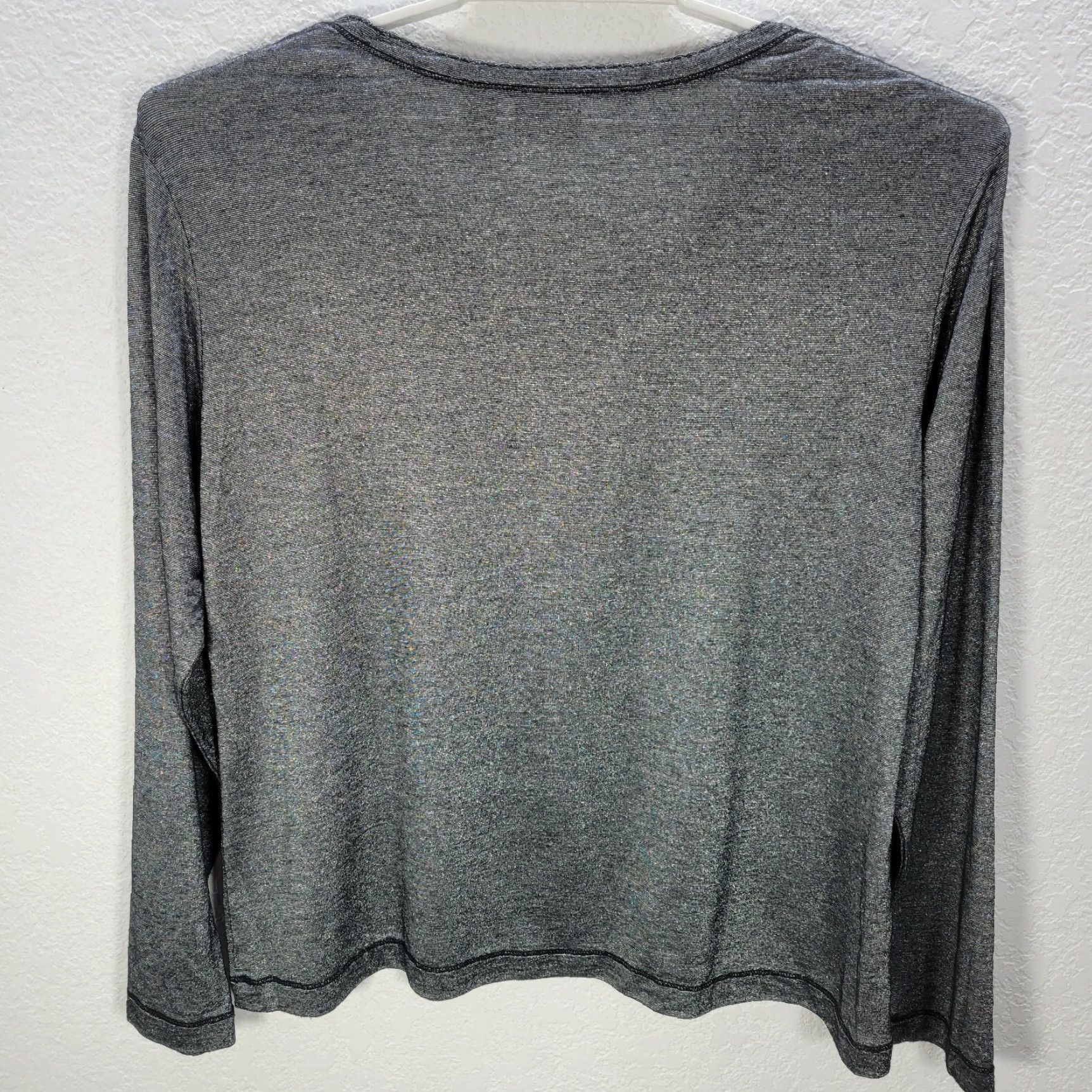 Vintage Chico's Womens Blouse Shirt Grey Silver Metallic Rayon Light Stretch Crew Neck Sz 3 Long Sleeve Womens Size XS / US 0-2 / IT 36-38 - 4 Thumbnail