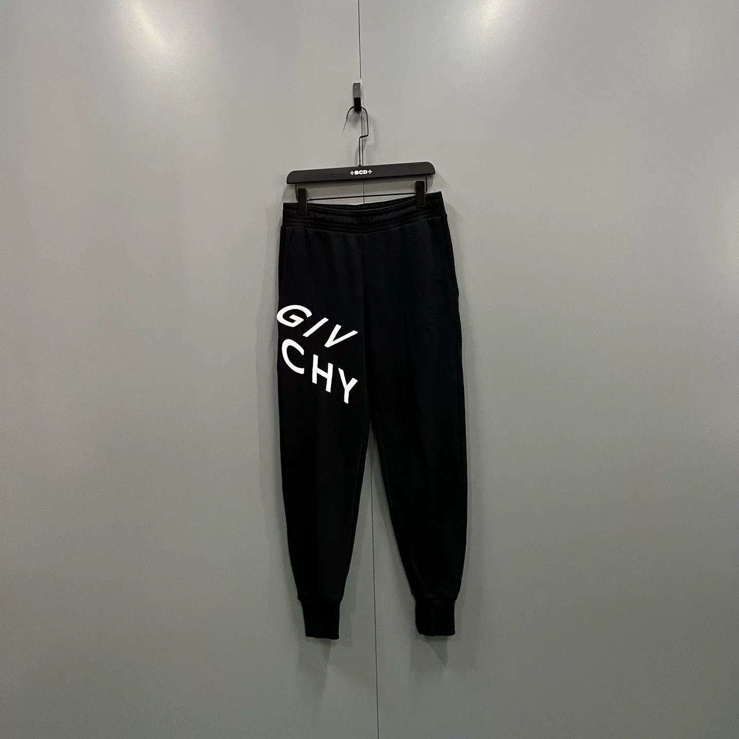 Givenchy givenchy black logo sweatpants size large Size US 40 / EU 56 - 1 Thumbnail