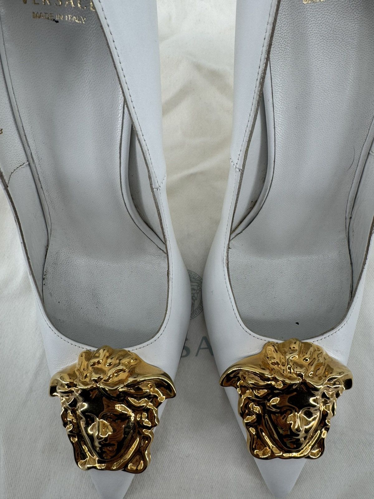 Versace Versace White Leather Icon Medusa Pointed Toe Pumps Size 38 Size US 8 / IT 38 - 7 Thumbnail