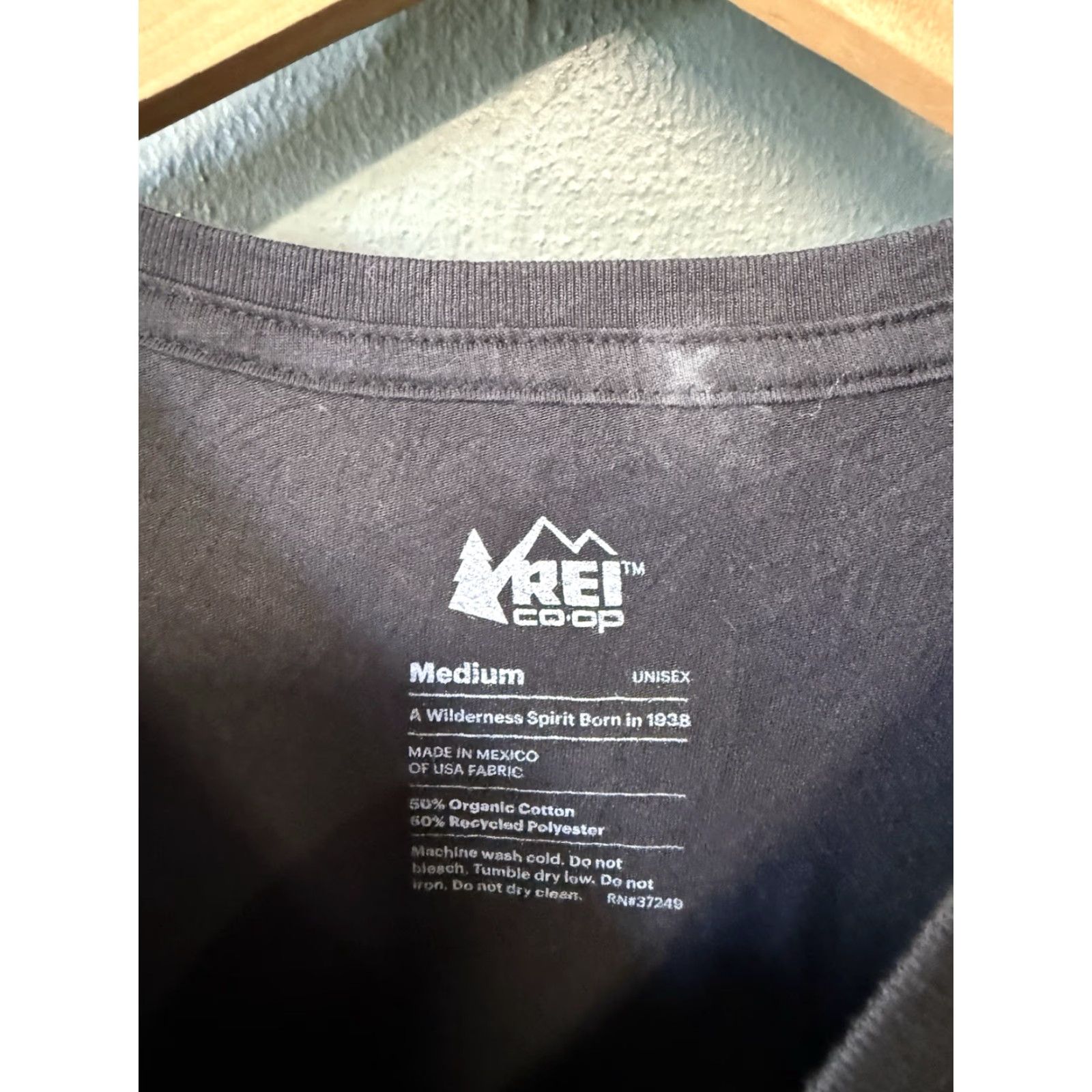 Vintage REI Coop Mens Gray Long Sleeve Graphic T-shirt Size Medium Size US M / EU 48-50 / 2 - 3 Thumbnail