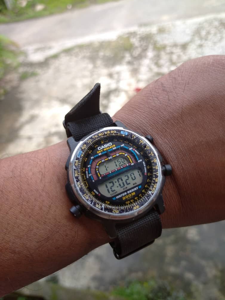 Casio CASIO DW-4000 ''Sky Walker'' worn by Van Damme in TimeCop Size ONE SIZE - 3 Thumbnail