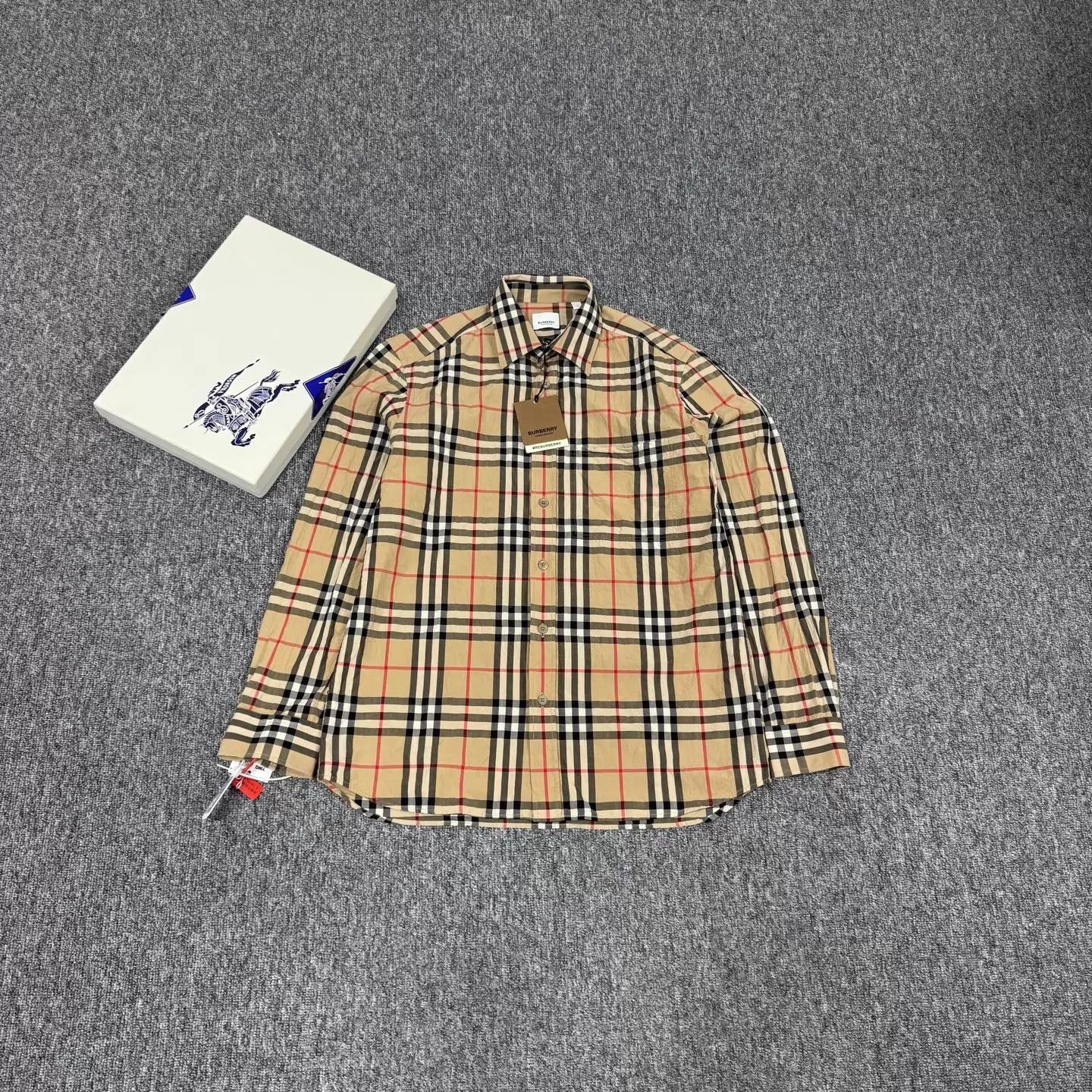 Burberry Plaid Long-Sleeve Button-Up Shirt Size US M / EU 48-50 / 2 - 1 Thumbnail