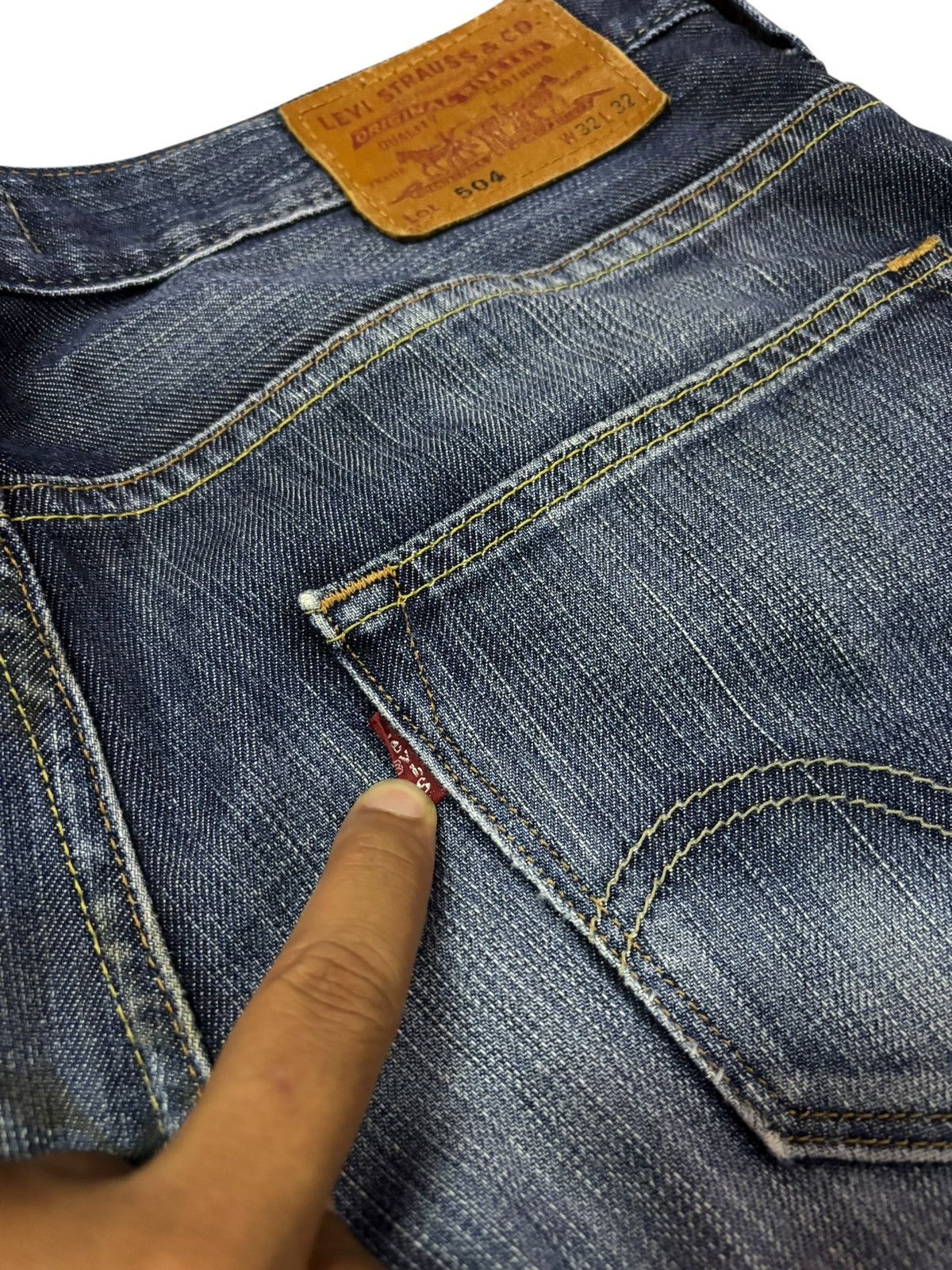 Levi's Vtg 90s Levis 504 Faded Distressed Jeans Size US 33 - 7 Thumbnail