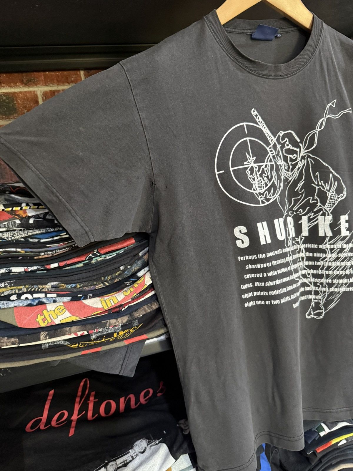 Anime Thrashed Vintage ShurikenThrowing Blade Weapon Sun Faded Tee Size US L / EU 52-54 / 3 - 6 Thumbnail
