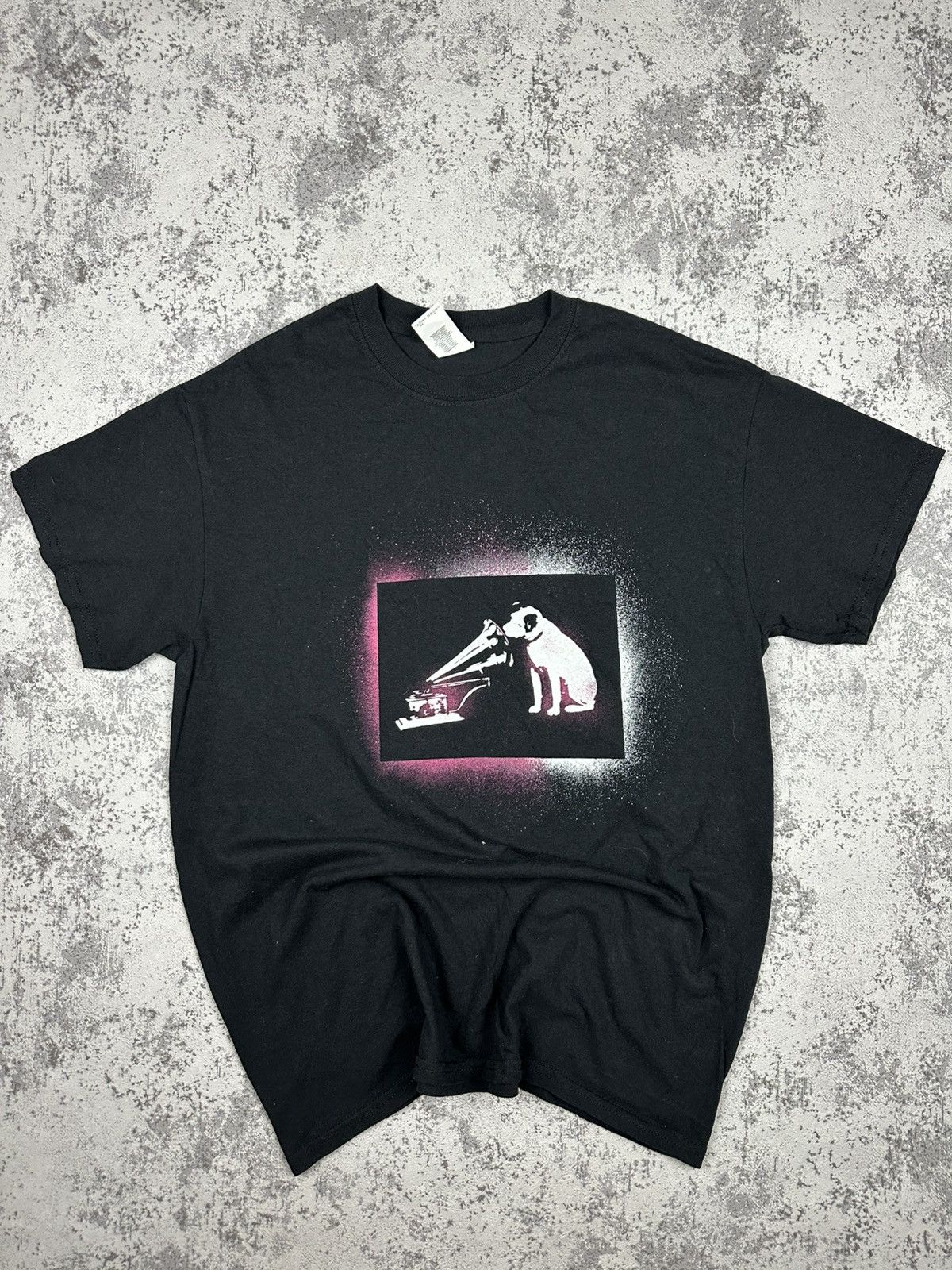 Gildan Banksy Spray Art Tee Dog Gramophone Size US M / EU 48-50 / 2 - 1 Thumbnail